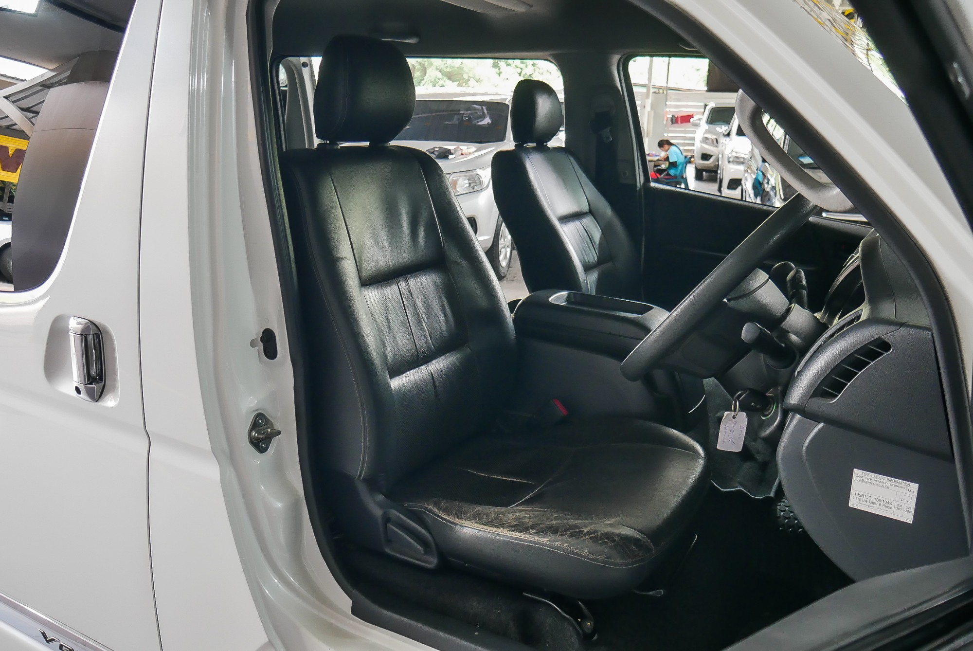 TOYOTA VENTURY 3.0 G ปี 2015 สีขาว (รูปที่ 9)