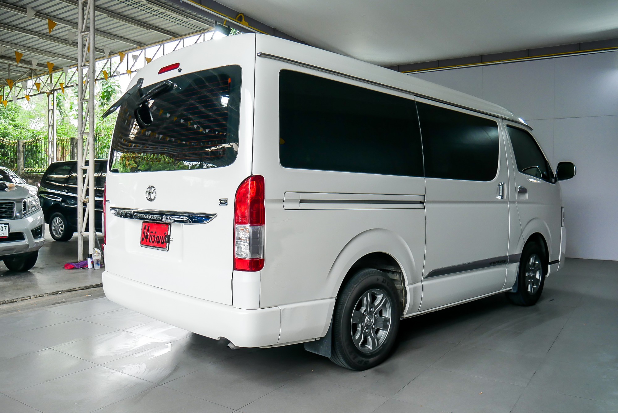 TOYOTA VENTURY 3.0 G ปี 2015 สีขาว