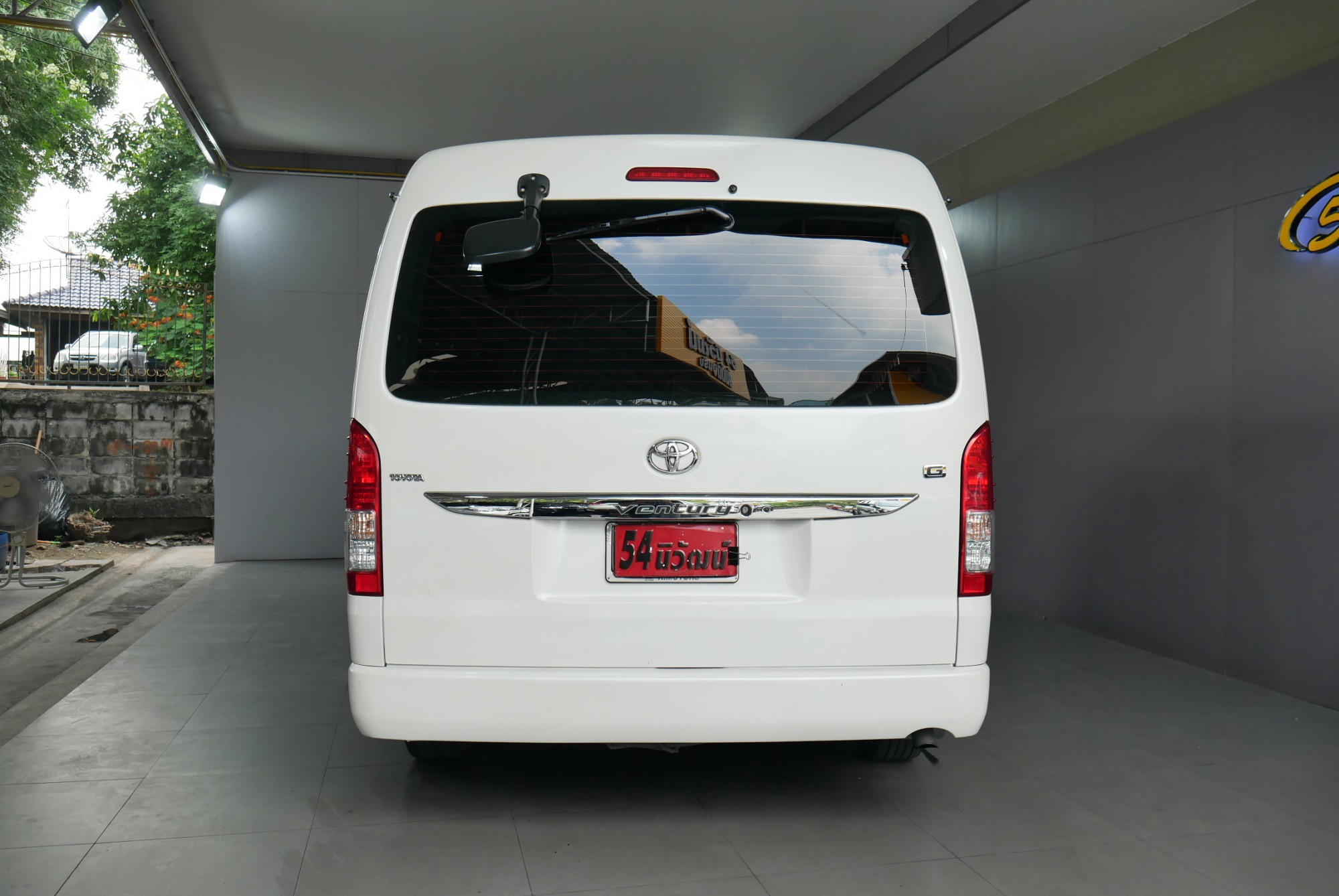 TOYOTA VENTURY 3.0 G ปี 2015 สีขาว