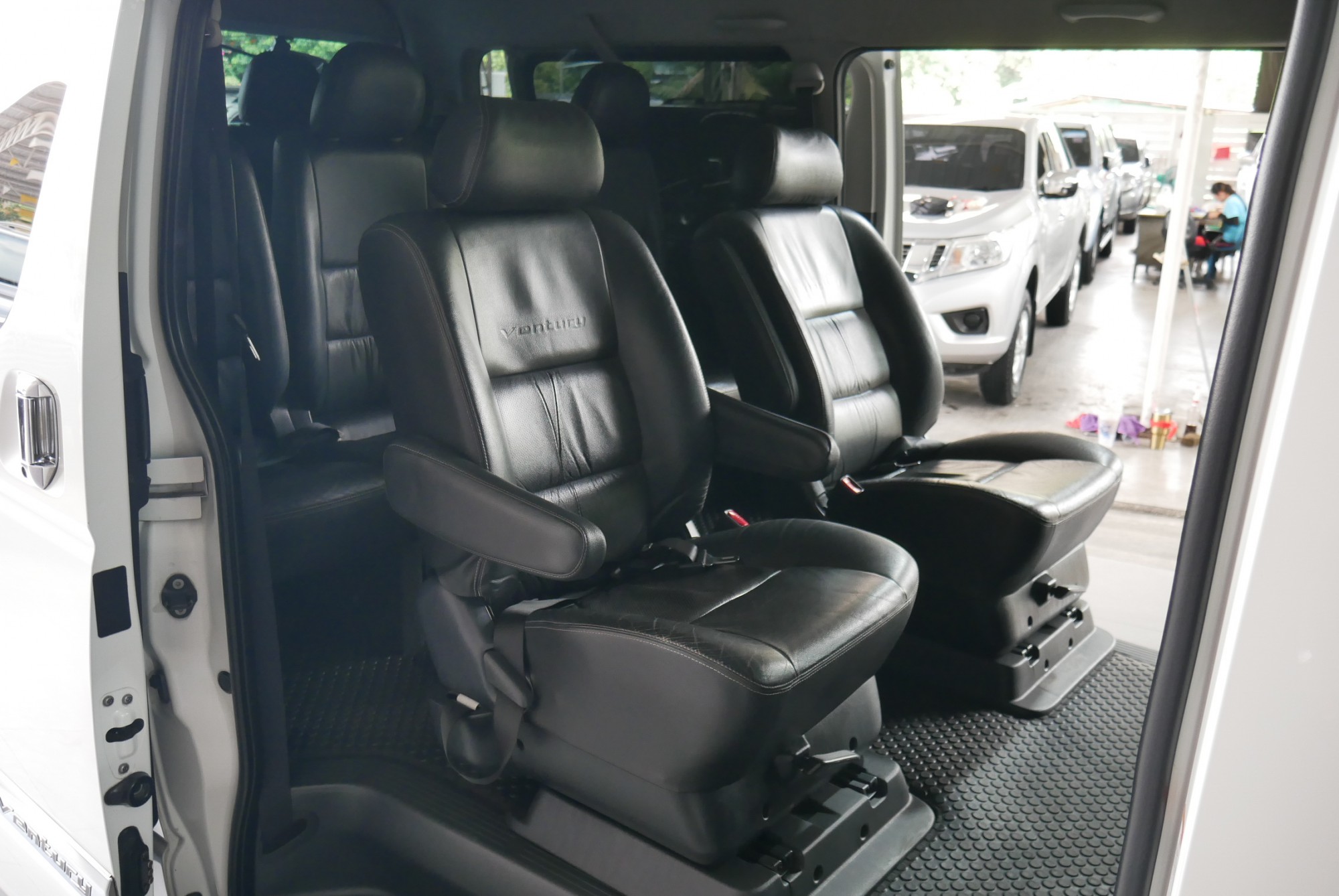 TOYOTA VENTURY 3.0 G ปี 2015 สีขาว (รูปที่ 10)