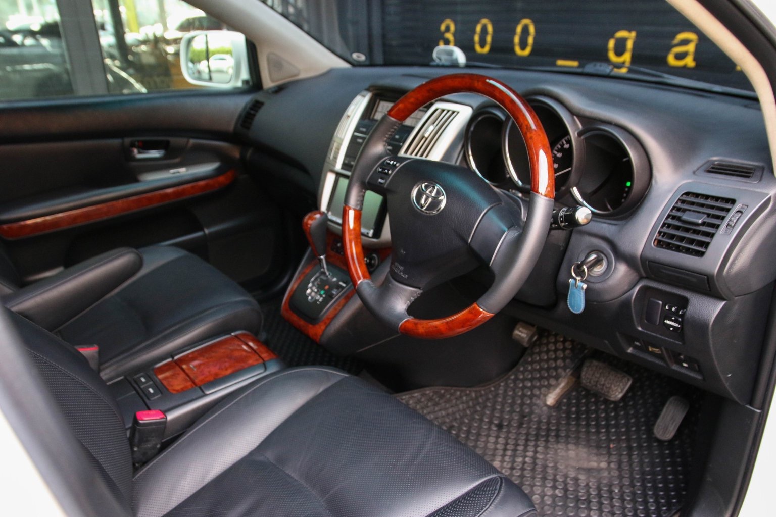 Toyota Harrier ปี 2008 สีขาว (รูปที่ 8)