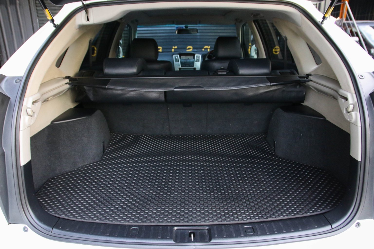 Toyota Harrier ปี 2008 สีขาว (รูปที่ 13)