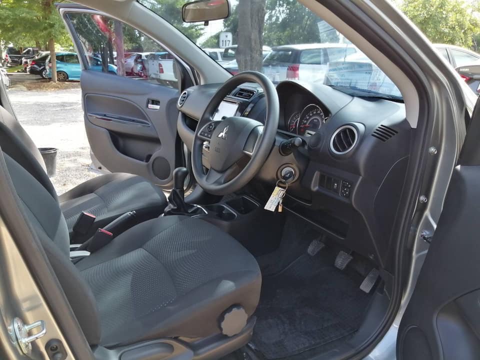 Mitsubishi Attrage ปี 2018 สีเทา (รูปที่ 7)
