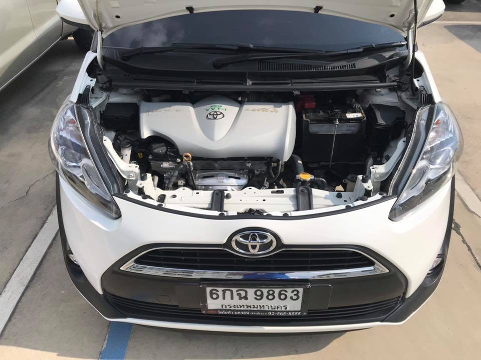 Toyota Sienta ปี 2017 สีขาว (รูปที่ 4)