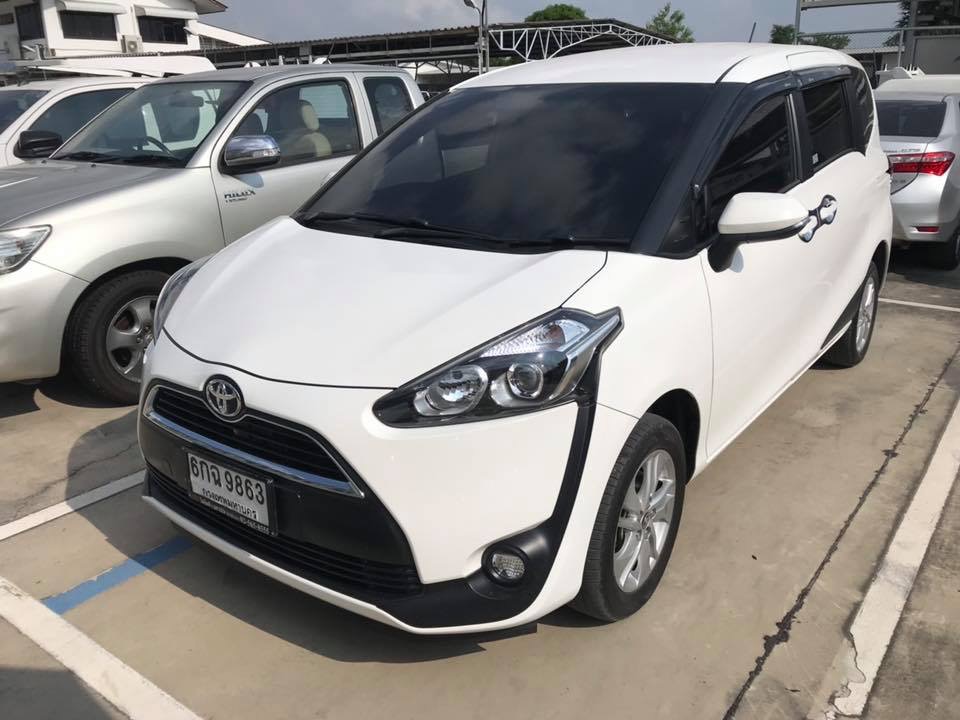 Toyota Sienta ปี 2017 สีขาว (รูปที่ 2)