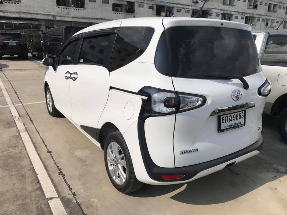 Toyota Sienta ปี 2017 สีขาว (รูปที่ 14)