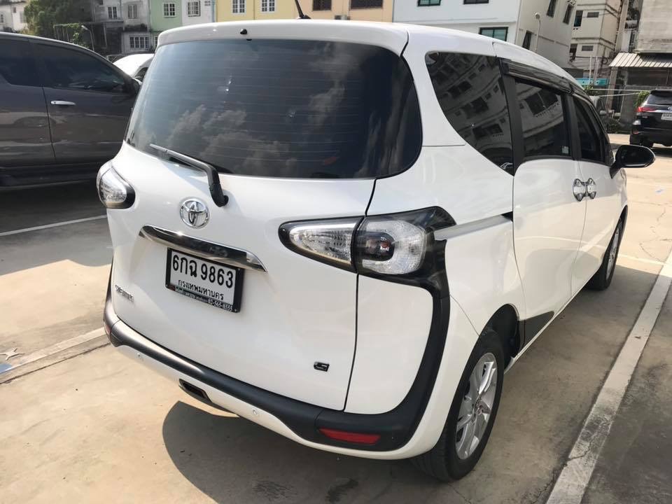 Toyota Sienta ปี 2017 สีขาว (รูปที่ 12)