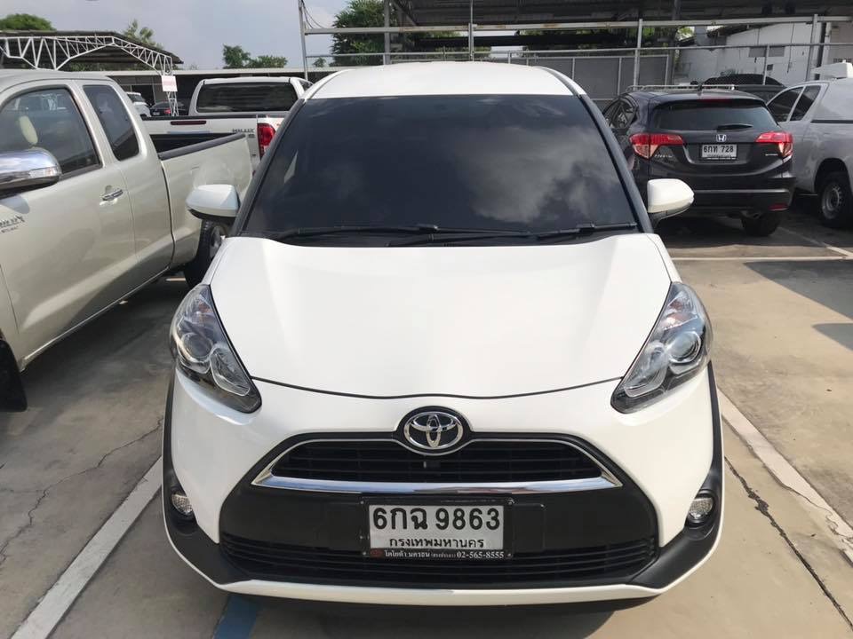 Toyota Sienta ปี 2017 สีขาว (รูปที่ 3)