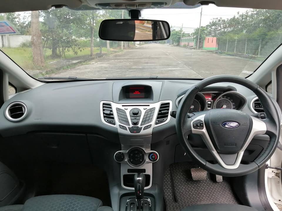 Ford Fiesta ปี 2012 สีขาว (รูปที่ 10)