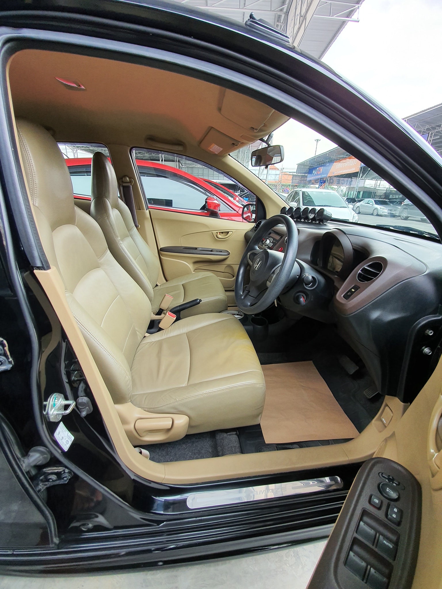 Honda Brio Amaze ปี 2013 สีดำ (รูปที่ 5)