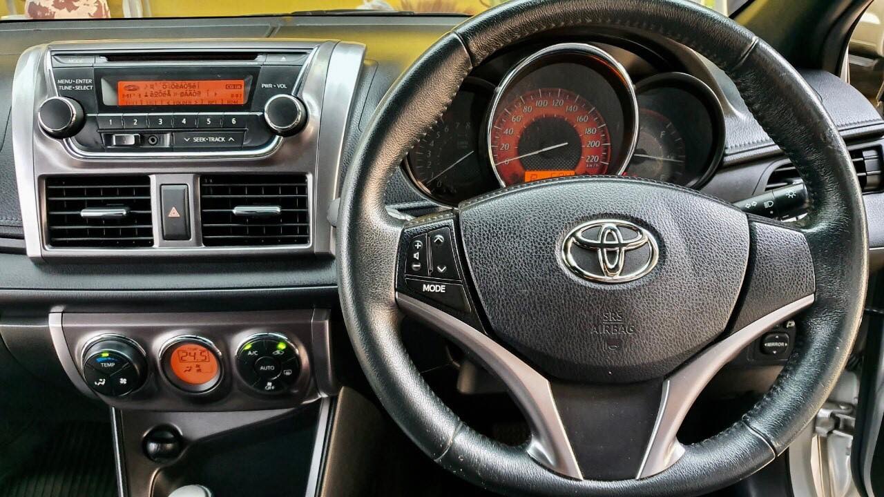 Toyota Yaris ปี 2014 สีเงิน (รูปที่ 9)