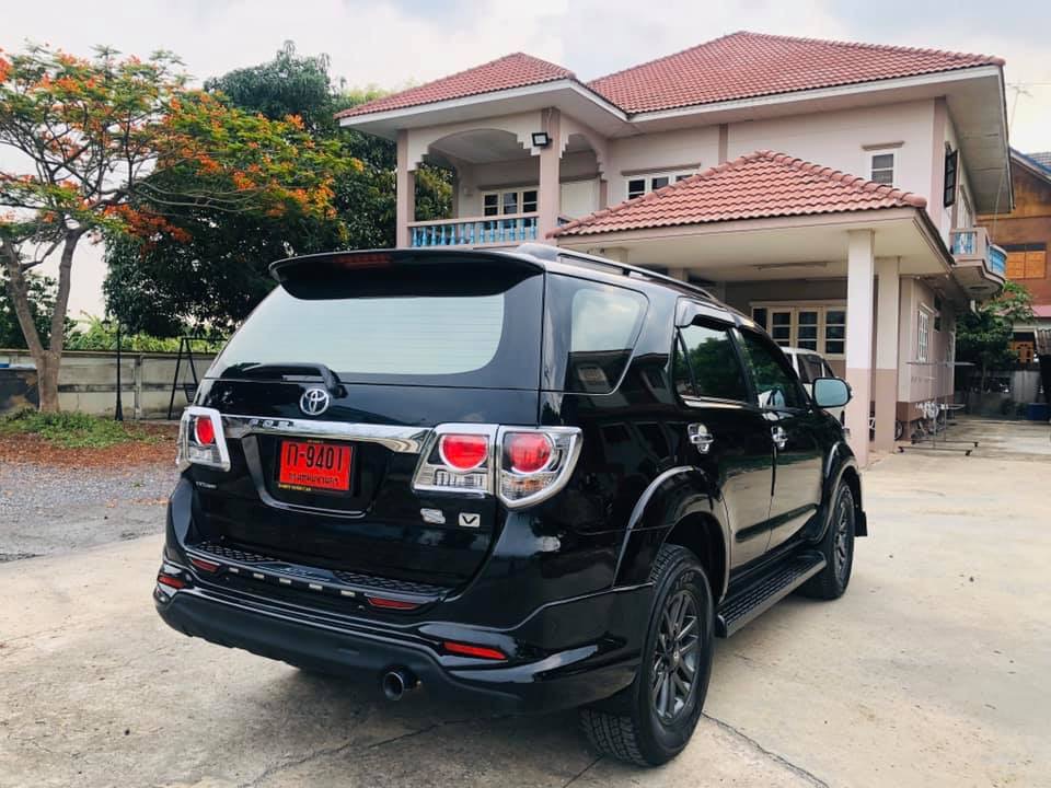 Toyota Fortuner GEN 1 ไมเนอร์เชนจ์ 2 ปี 2014 สีดำ (รูปที่ 8)