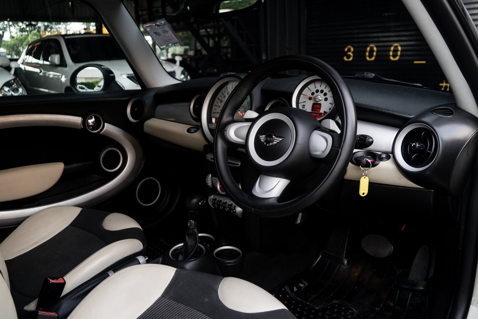 Mini Hatch (Cooper) Gen2 R56 ปี 2007 สีขาว (รูปที่ 9)
