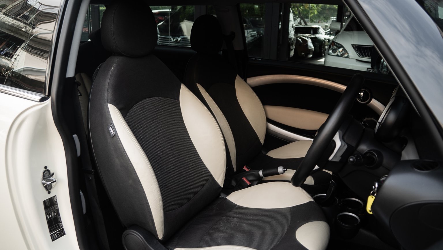 Mini Hatch (Cooper) Gen2 R56 ปี 2007 สีขาว (รูปที่ 11)