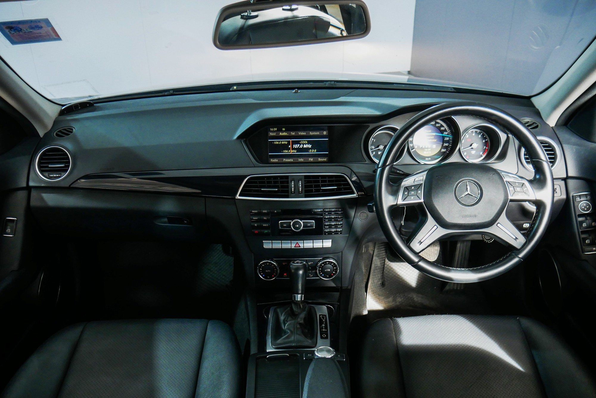 MERCEDES BENZ C200 W204 1.8 CGI Facelife ปี 2013 สีเทา (รูปที่ 7)