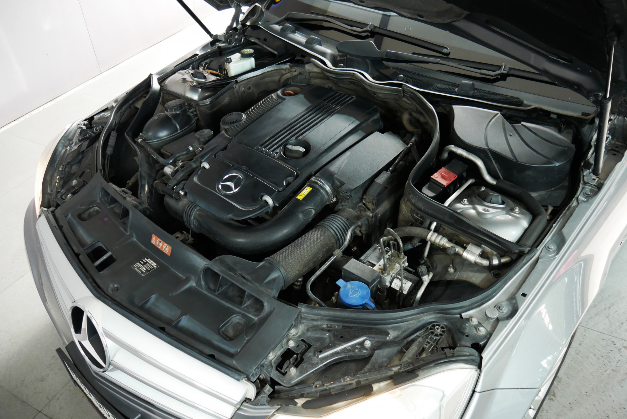 MERCEDES BENZ C200 W204 1.8 CGI Facelife ปี 2013 สีเทา (รูปที่ 5)