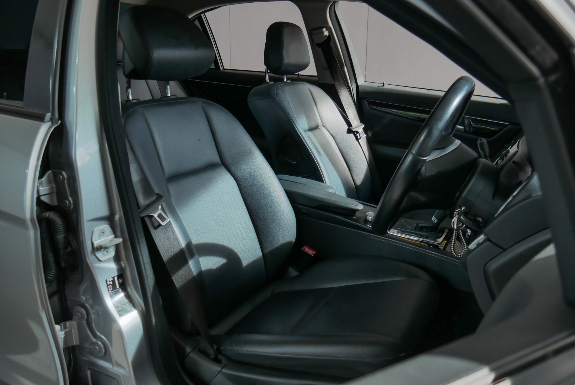 MERCEDES BENZ C200 W204 1.8 CGI Facelife ปี 2013 สีเทา (รูปที่ 10)