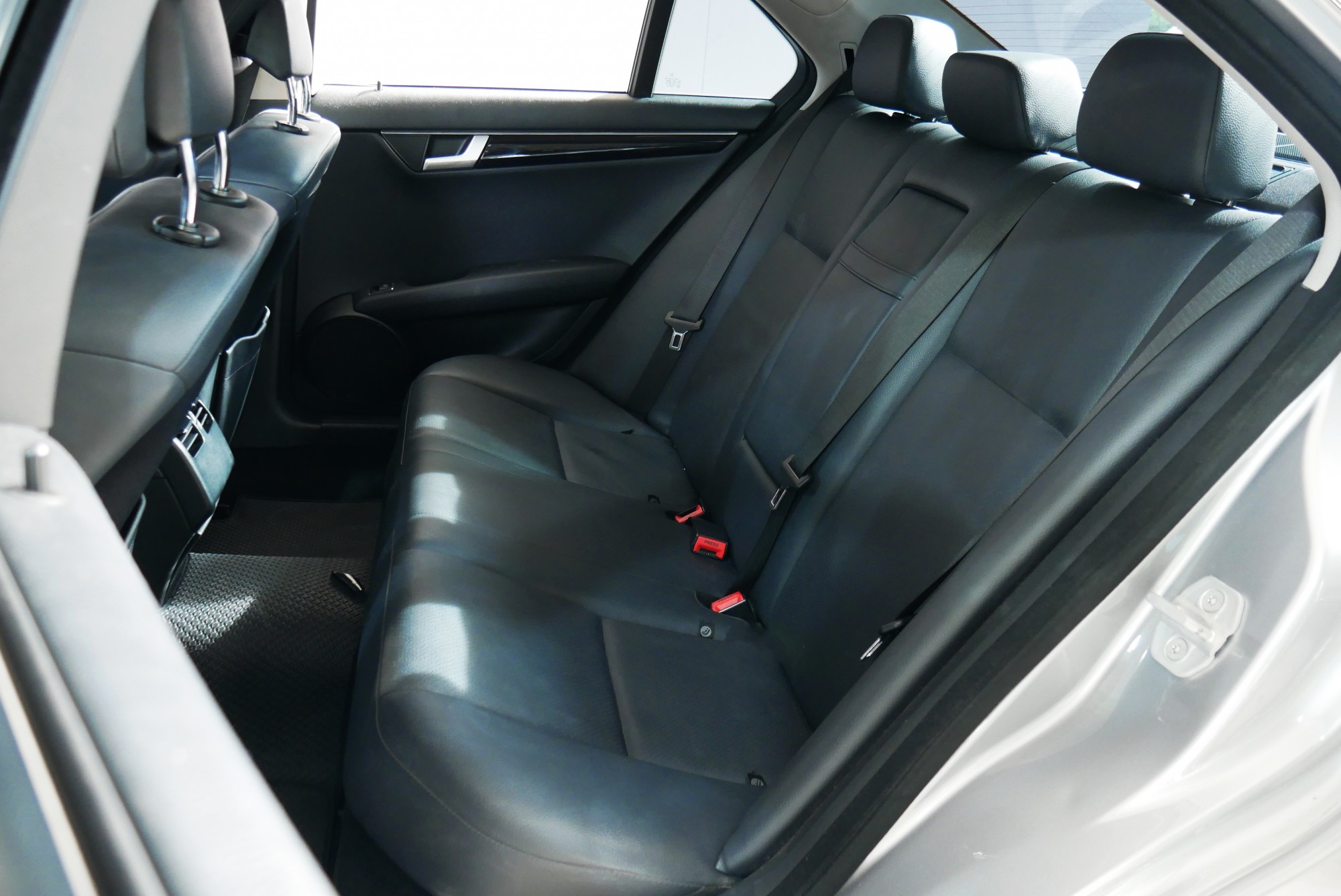 MERCEDES BENZ C200 W204 1.8 CGI Facelife ปี 2013 สีเทา (รูปที่ 15)