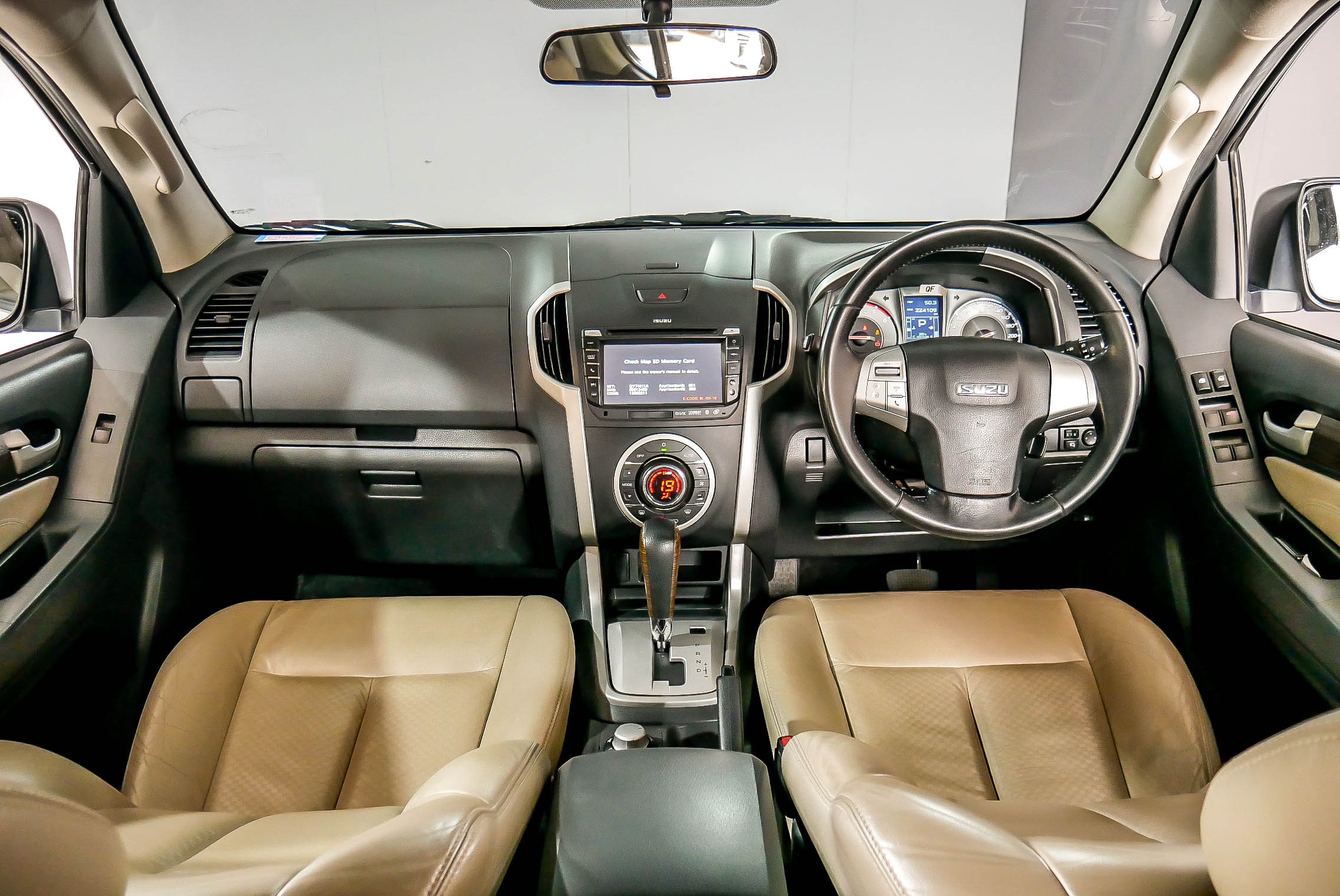 ISUZU MU-X 3.0 NAVI 4WD AT 2014 สีเงิน (รูปที่ 5)
