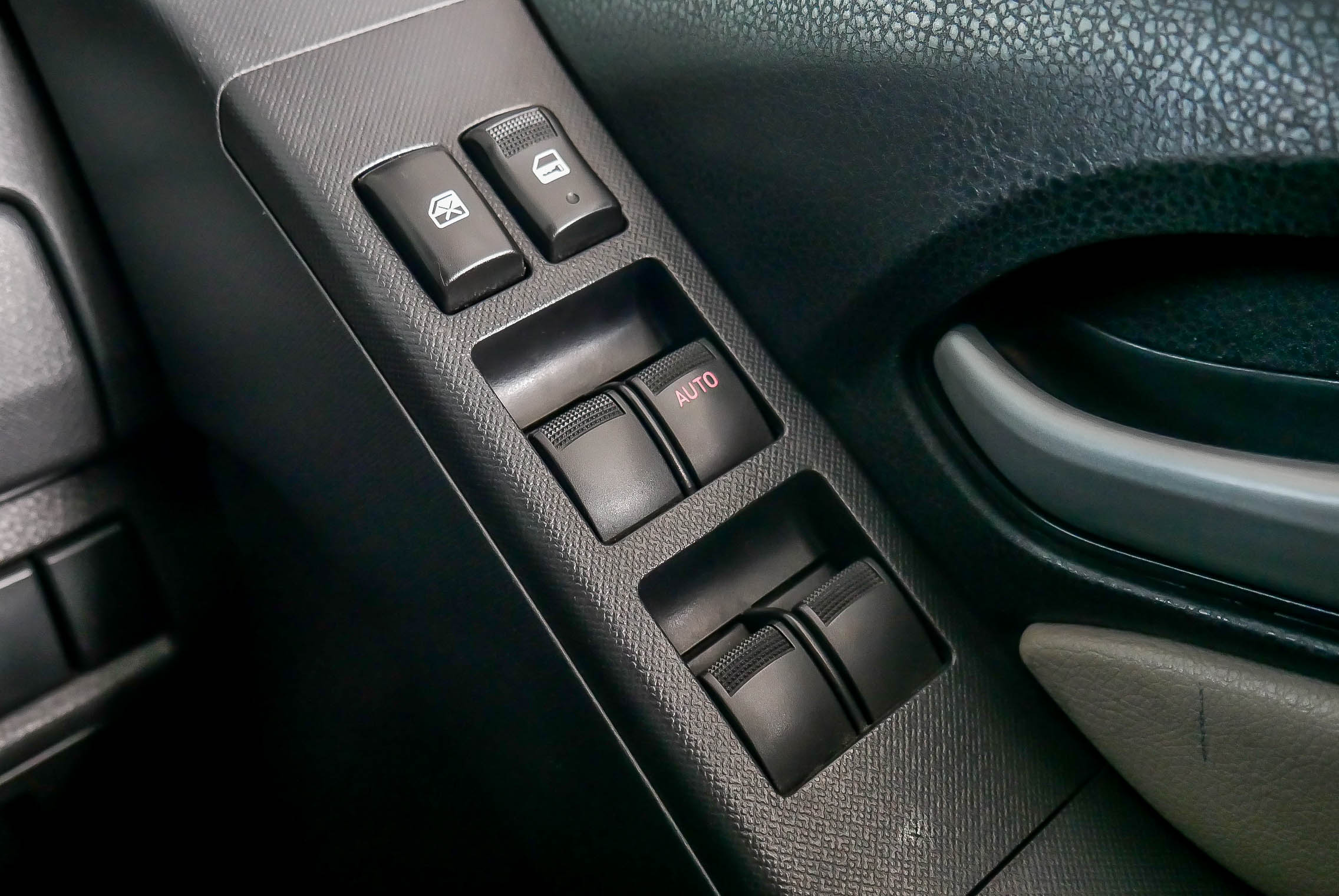 ISUZU MU-X 3.0 NAVI 4WD AT 2014 สีเงิน (รูปที่ 8)