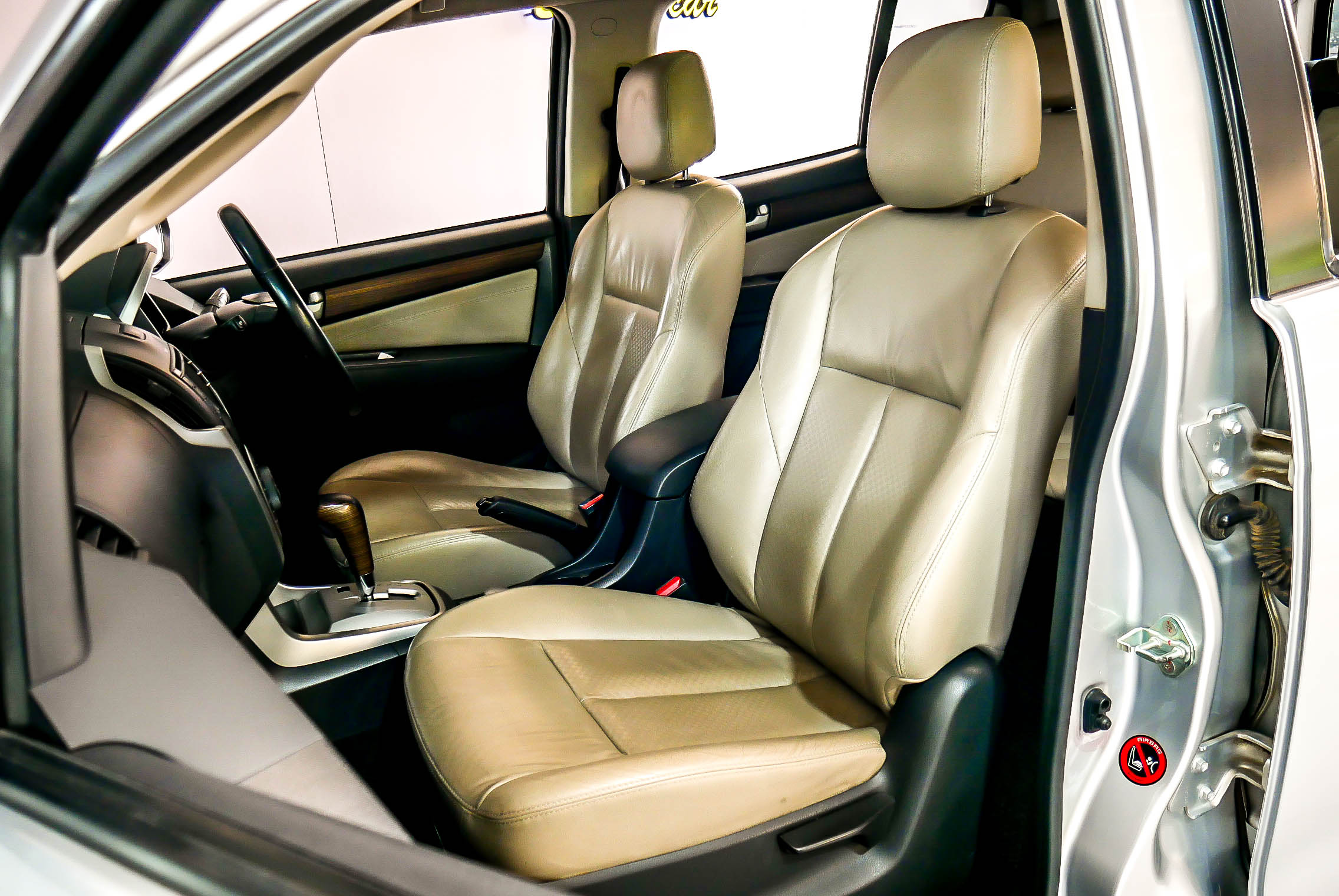 ISUZU MU-X 3.0 NAVI 4WD AT 2014 สีเงิน (รูปที่ 6)