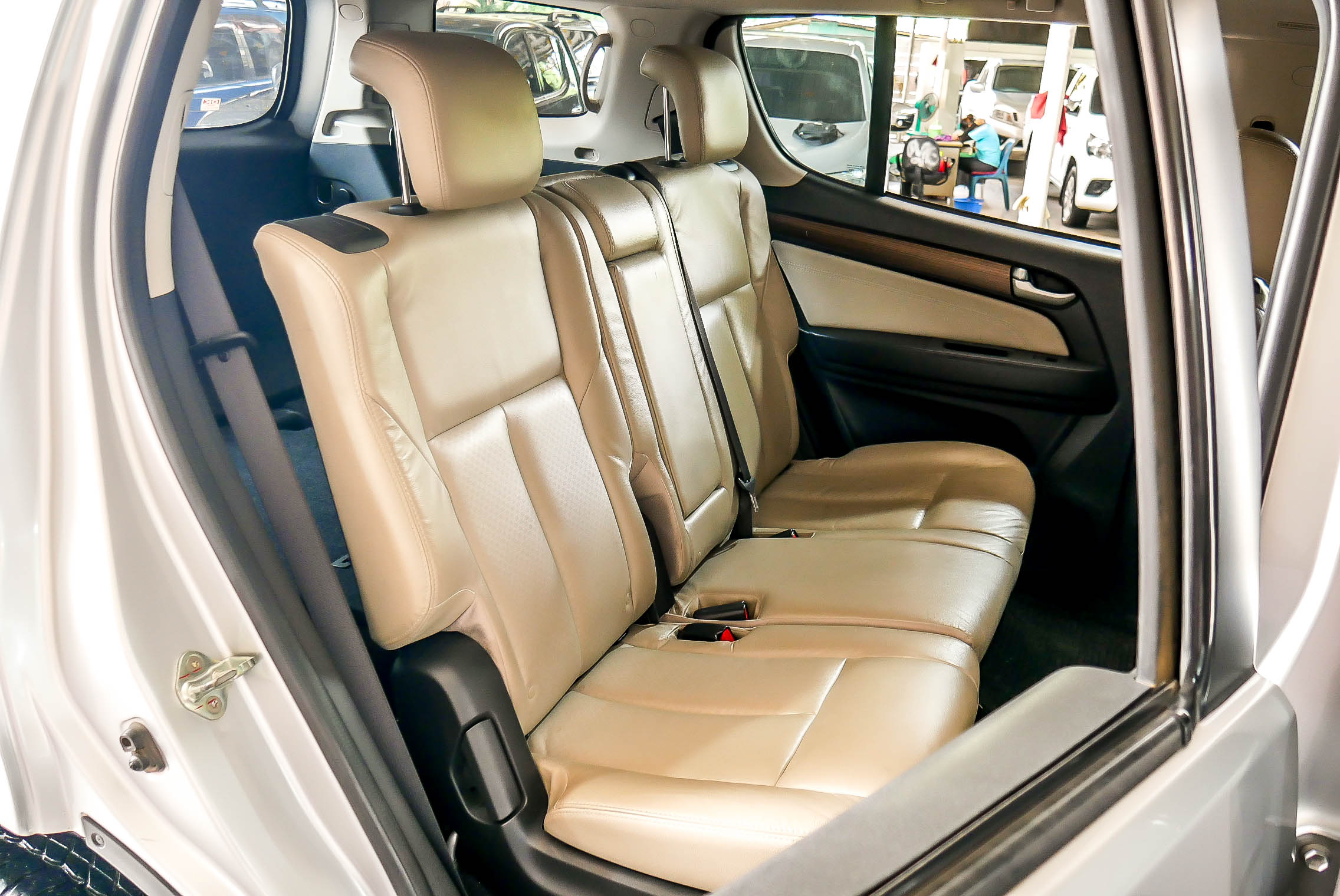 ISUZU MU-X 3.0 NAVI 4WD AT 2014 สีเงิน (รูปที่ 17)
