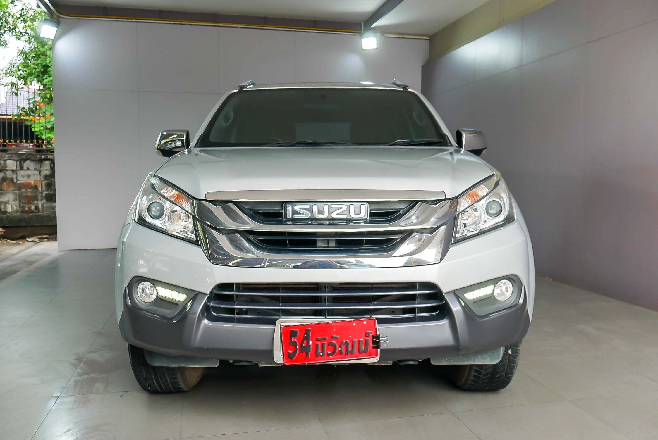 ISUZU MU-X 3.0 NAVI 4WD AT 2014 สีเงิน (รูปที่ 2)