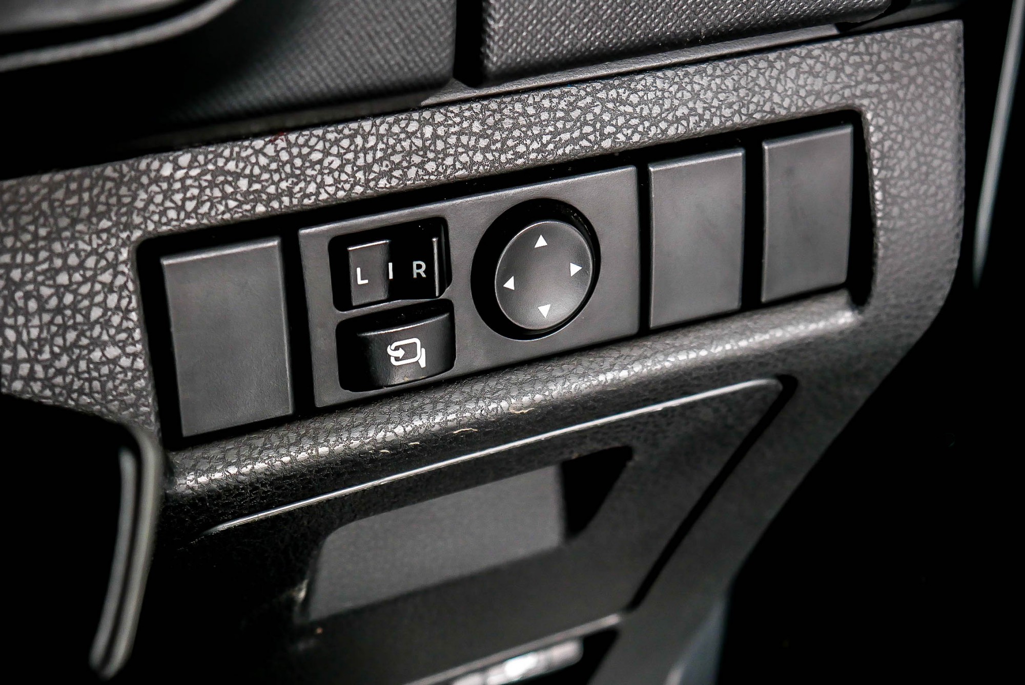 ISUZU MU-X 3.0 NAVI 4WD AT 2014 สีเงิน (รูปที่ 12)