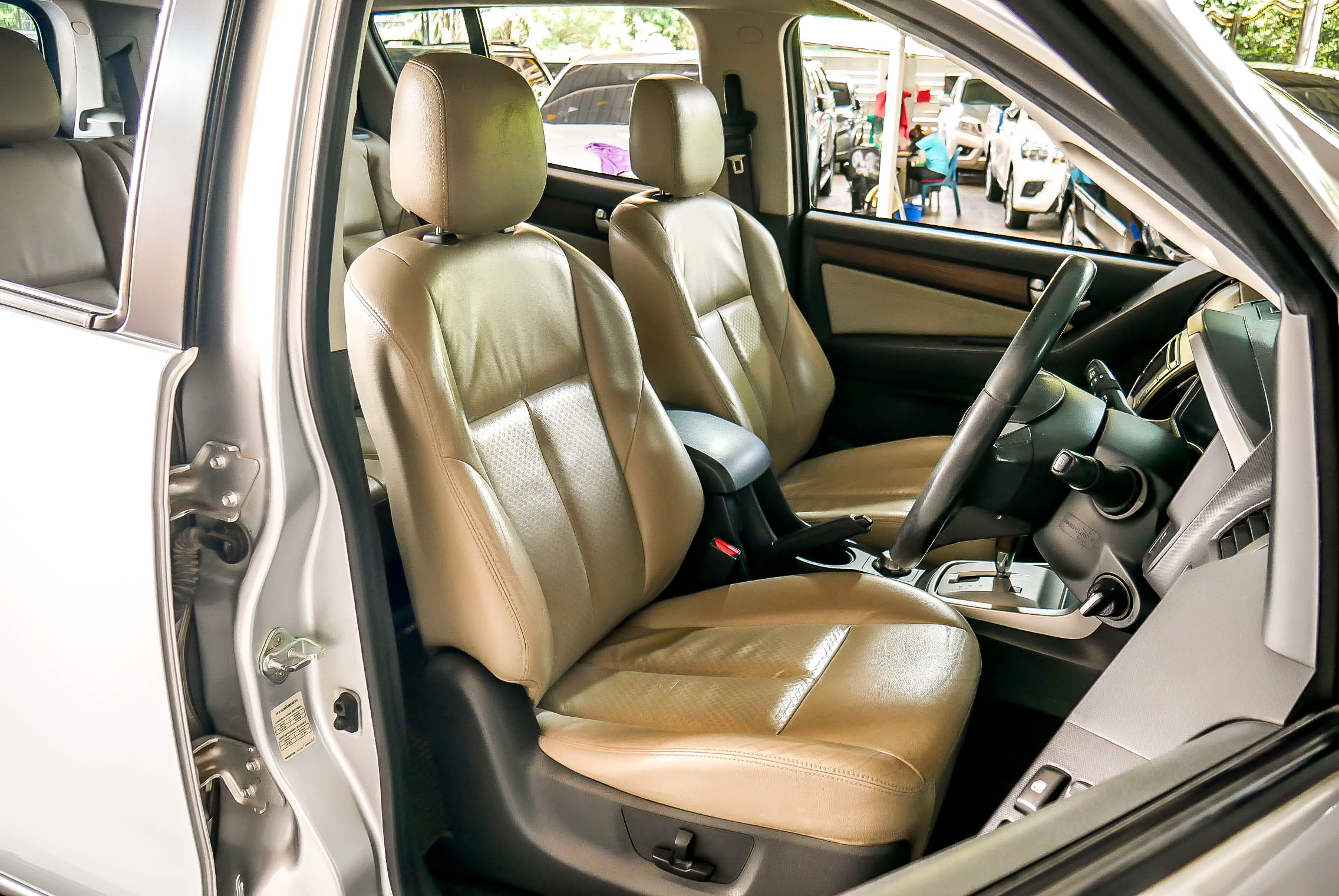ISUZU MU-X 3.0 NAVI 4WD AT 2014 สีเงิน (รูปที่ 7)