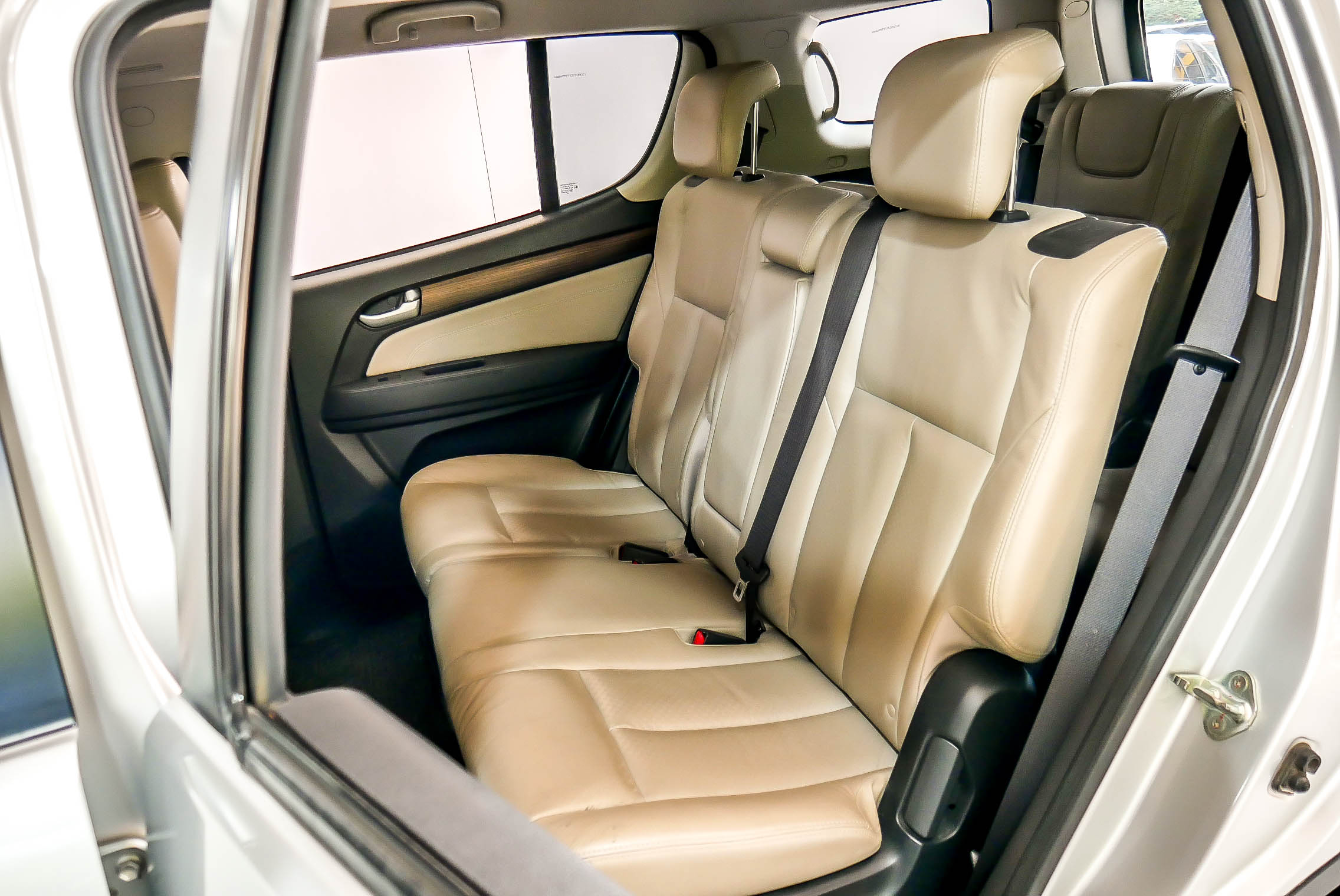 ISUZU MU-X 3.0 NAVI 4WD AT 2014 สีเงิน (รูปที่ 16)