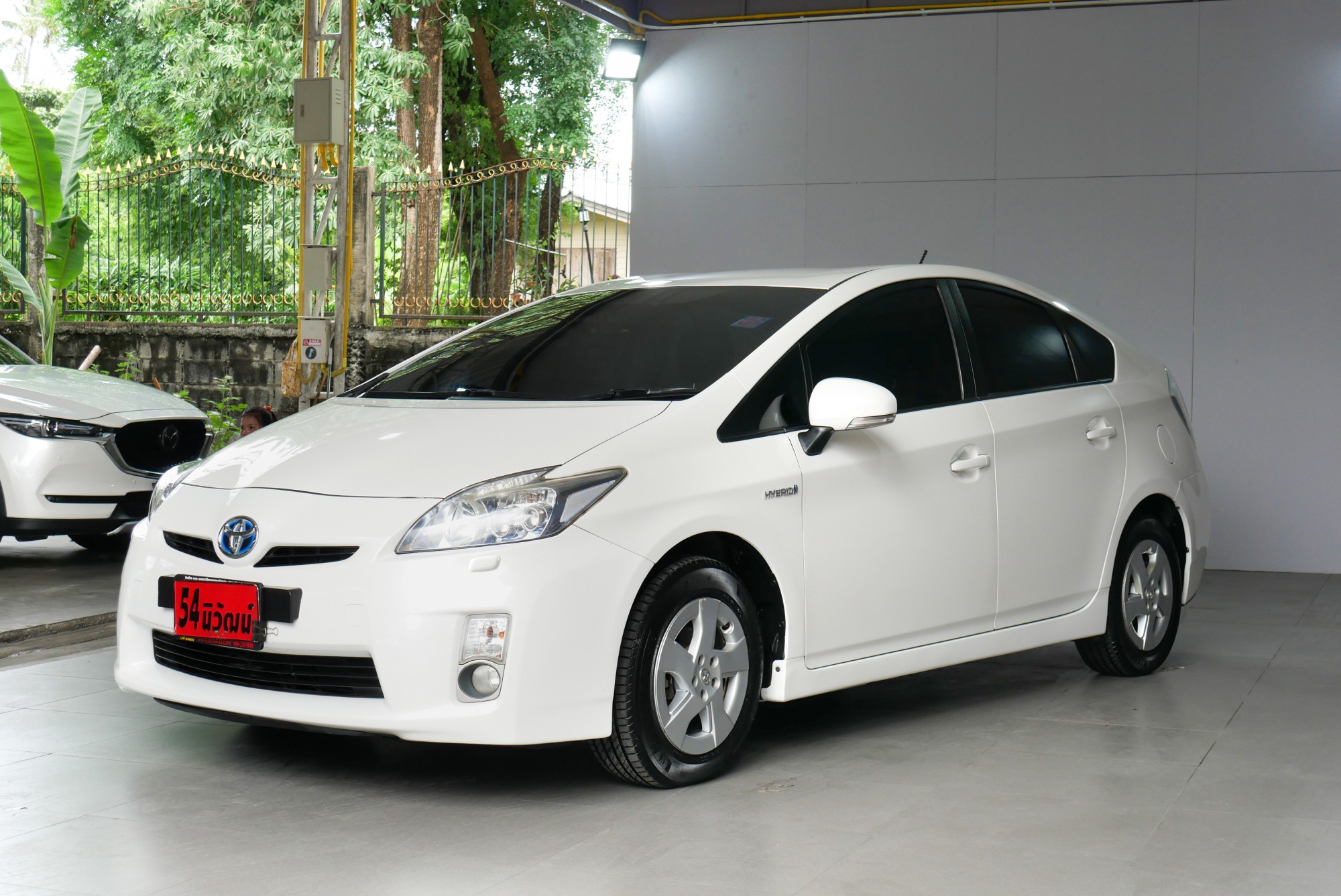 Toyota Prius ปี 2011 สีขาว (รูปที่ 4)