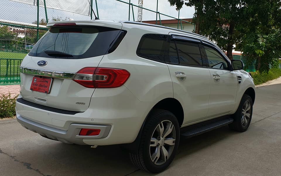 Ford Everest ปี 2015 สีขาว