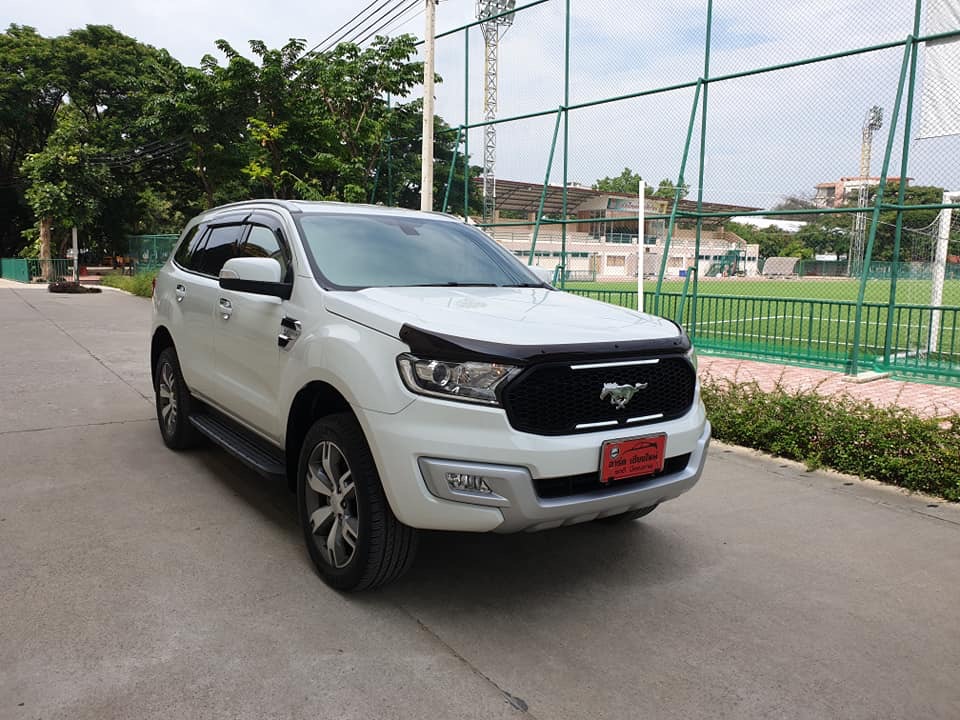 Ford Everest ปี 2015 สีขาว