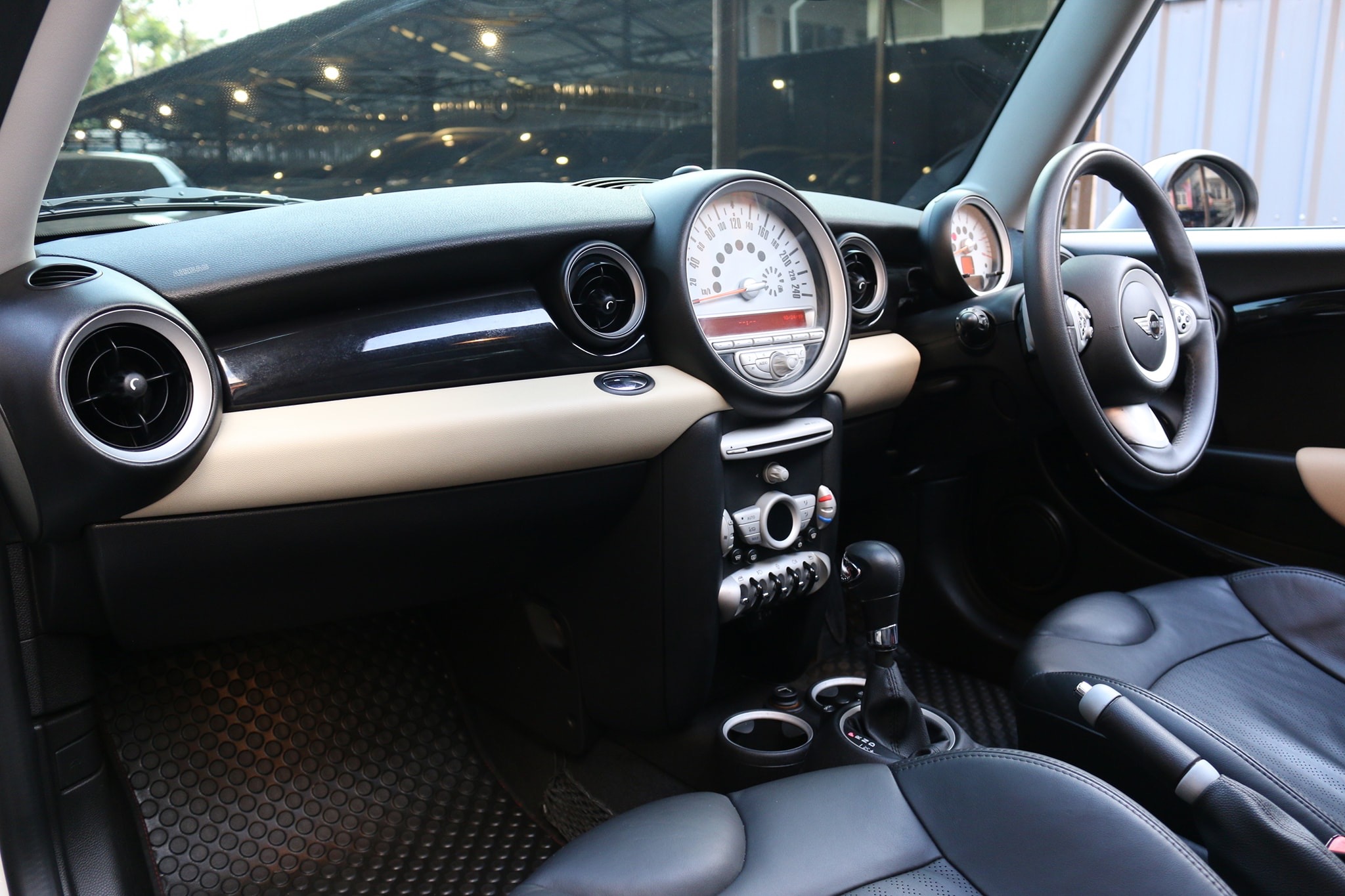 Mini Hatch (Cooper) Gen2 R56 ปี 2009 สีขาว (รูปที่ 16)