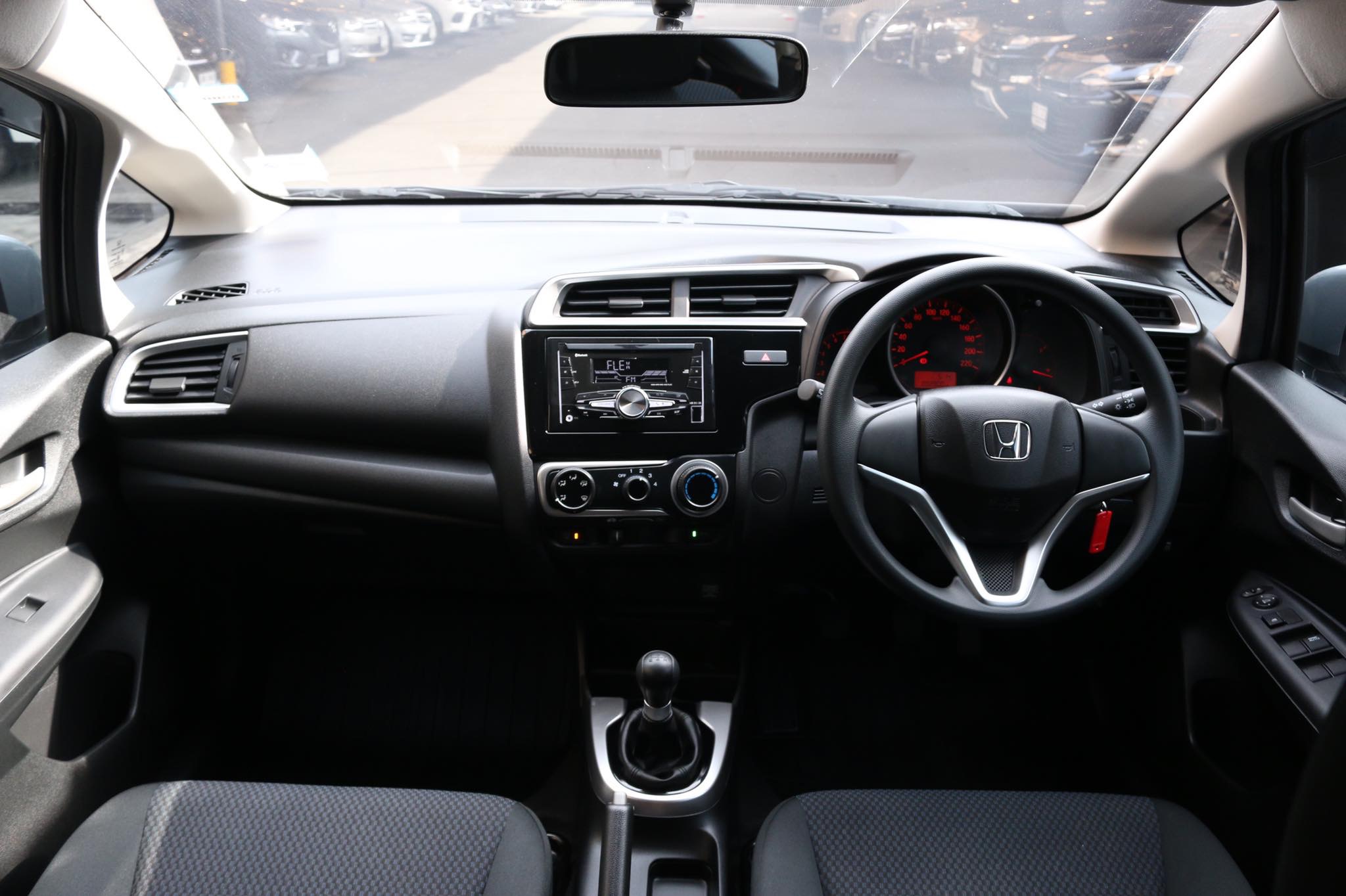 Honda Jazz GK ปี 2019 สีเงิน (รูปที่ 9)