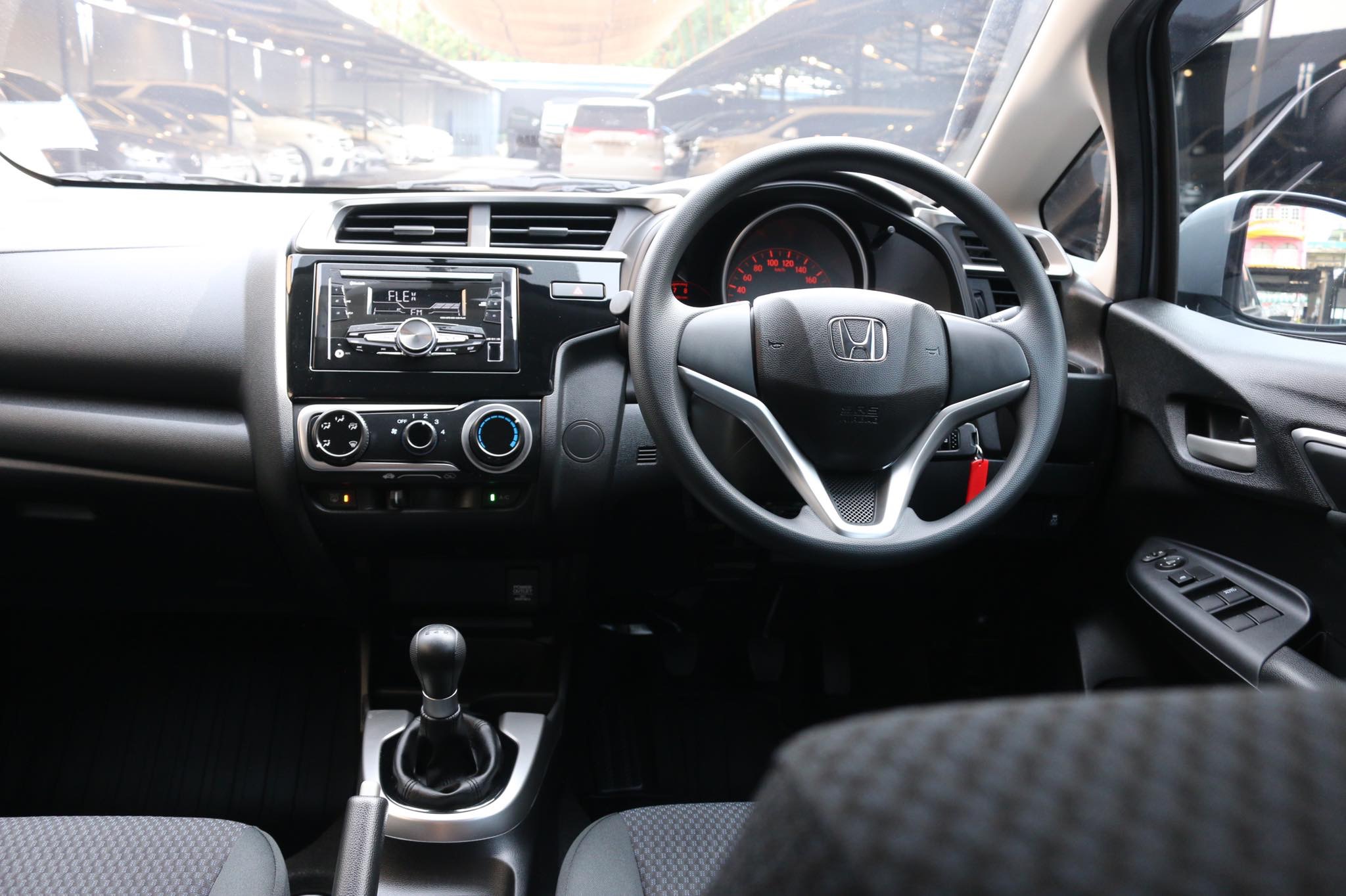 Honda Jazz GK ปี 2019 สีเงิน (รูปที่ 8)