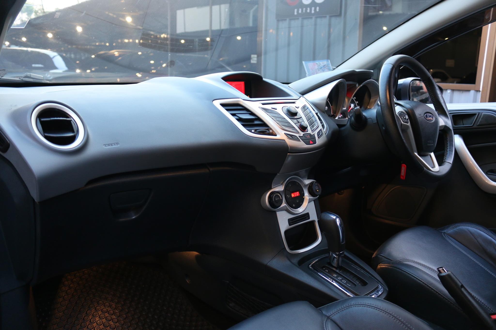 Ford Fiesta ปี 2012 สีดำ (รูปที่ 16)