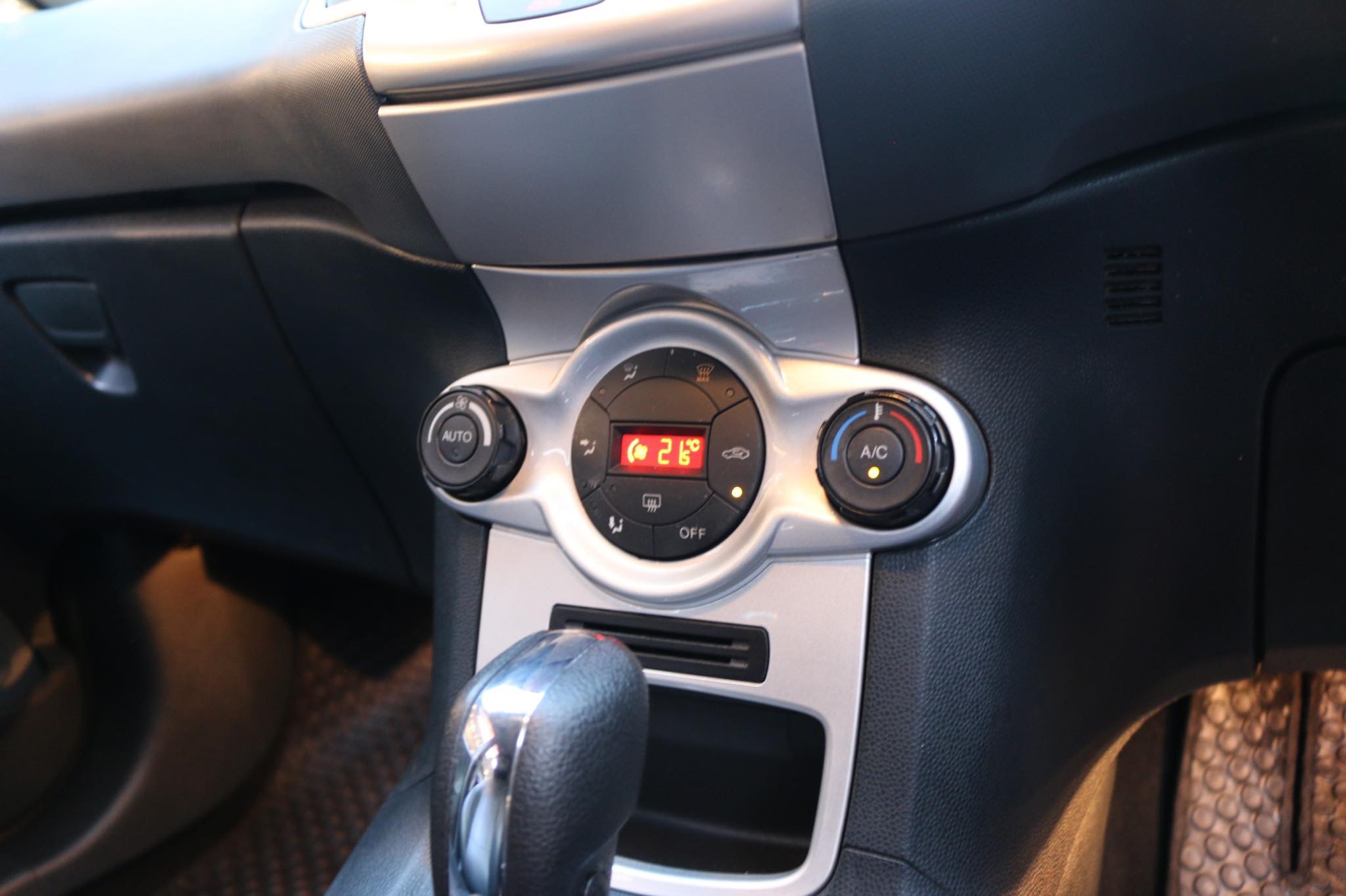 Ford Fiesta ปี 2012 สีดำ (รูปที่ 18)