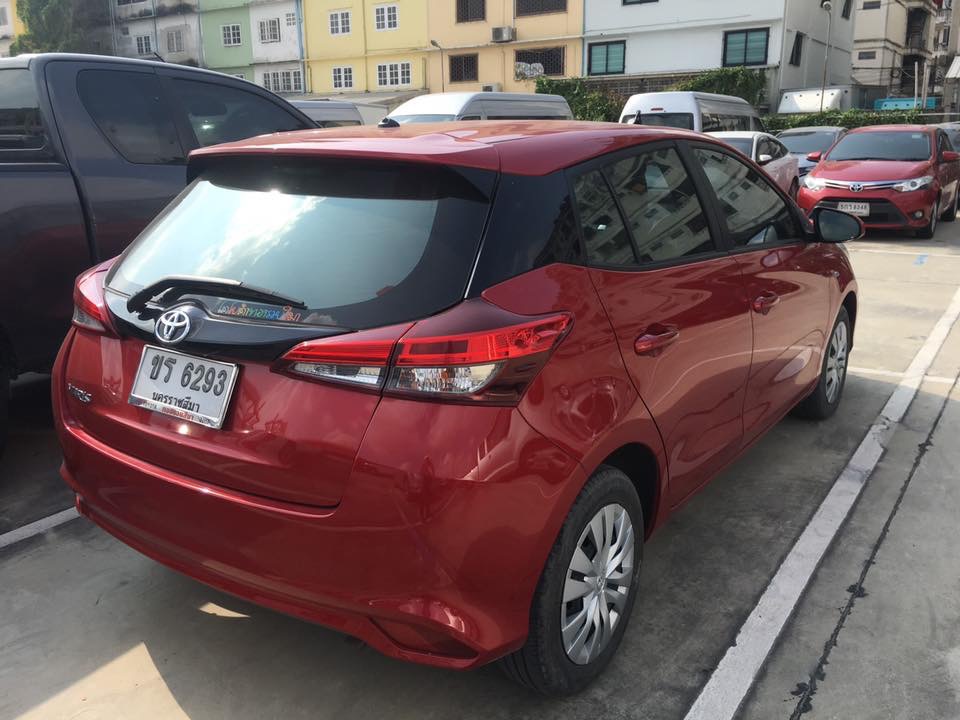 Toyota Yaris ปี 2017 สีแดง (รูปที่ 6)