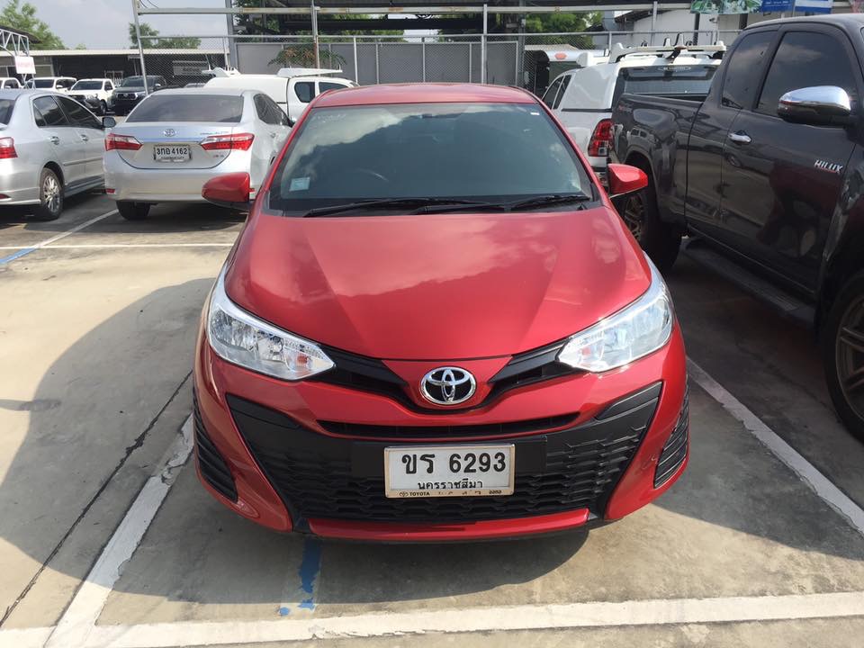 Toyota Yaris ปี 2017 สีแดง (รูปที่ 3)