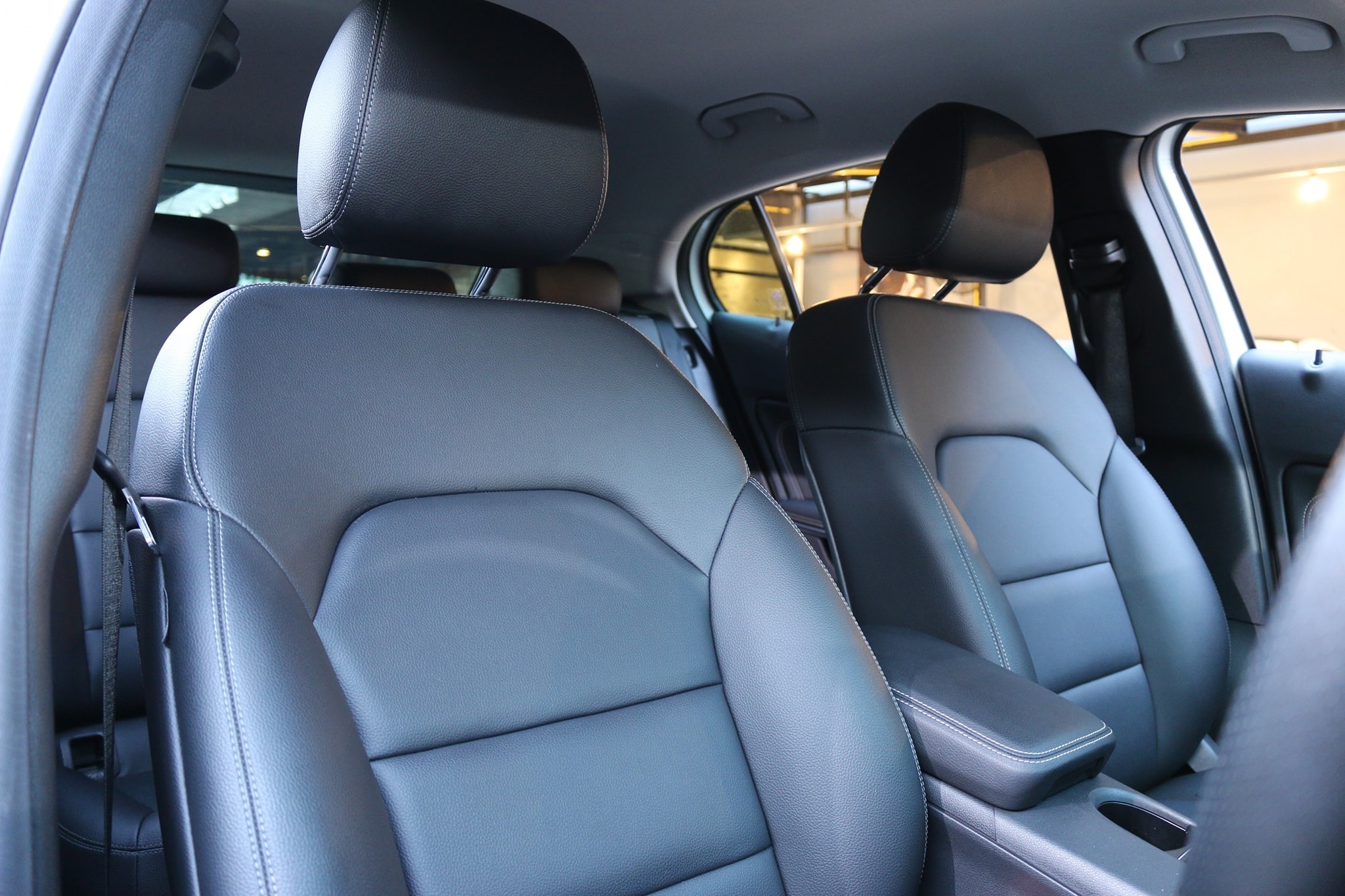Mercedes-Benz GLA-Class X156 GLA200 ปี 2016 สีขาว (รูปที่ 12)