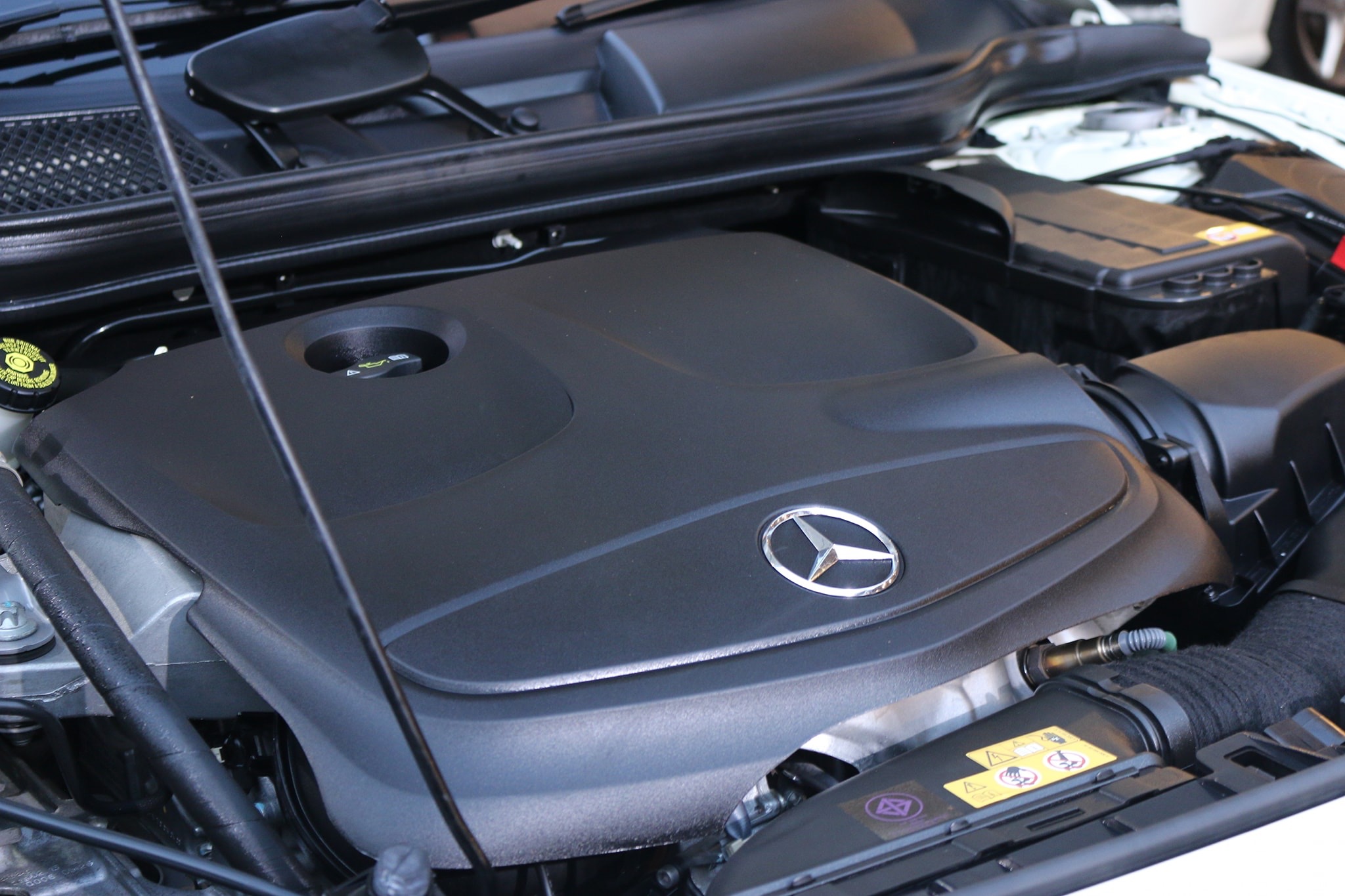 Mercedes-Benz GLA-Class X156 GLA200 ปี 2016 สีขาว (รูปที่ 21)