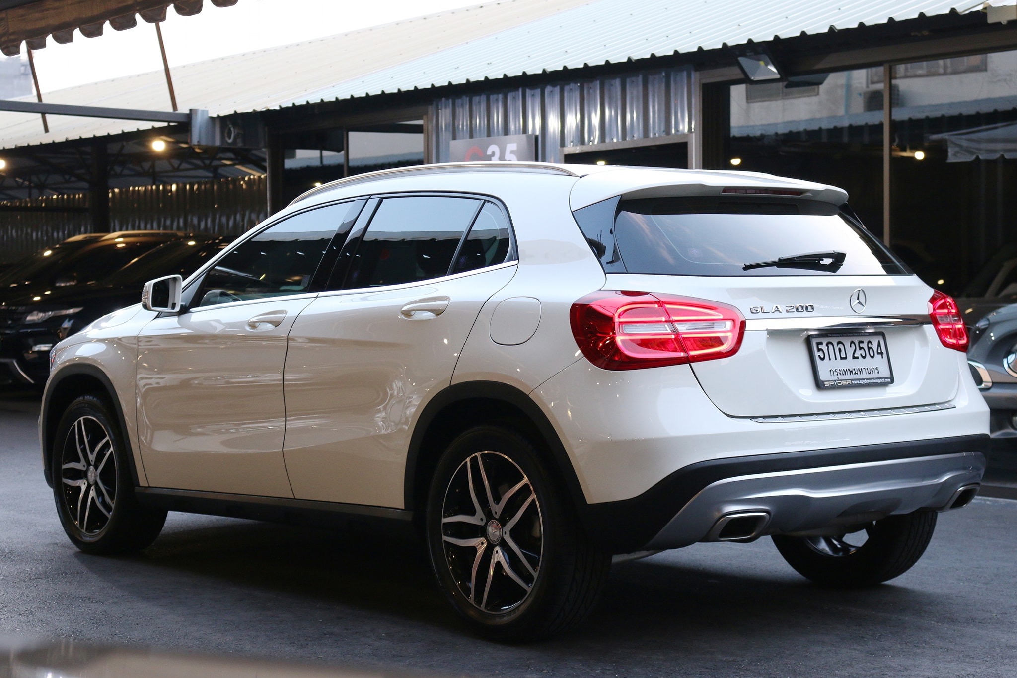Mercedes-Benz GLA-Class X156 GLA200 ปี 2016 สีขาว (รูปที่ 5)