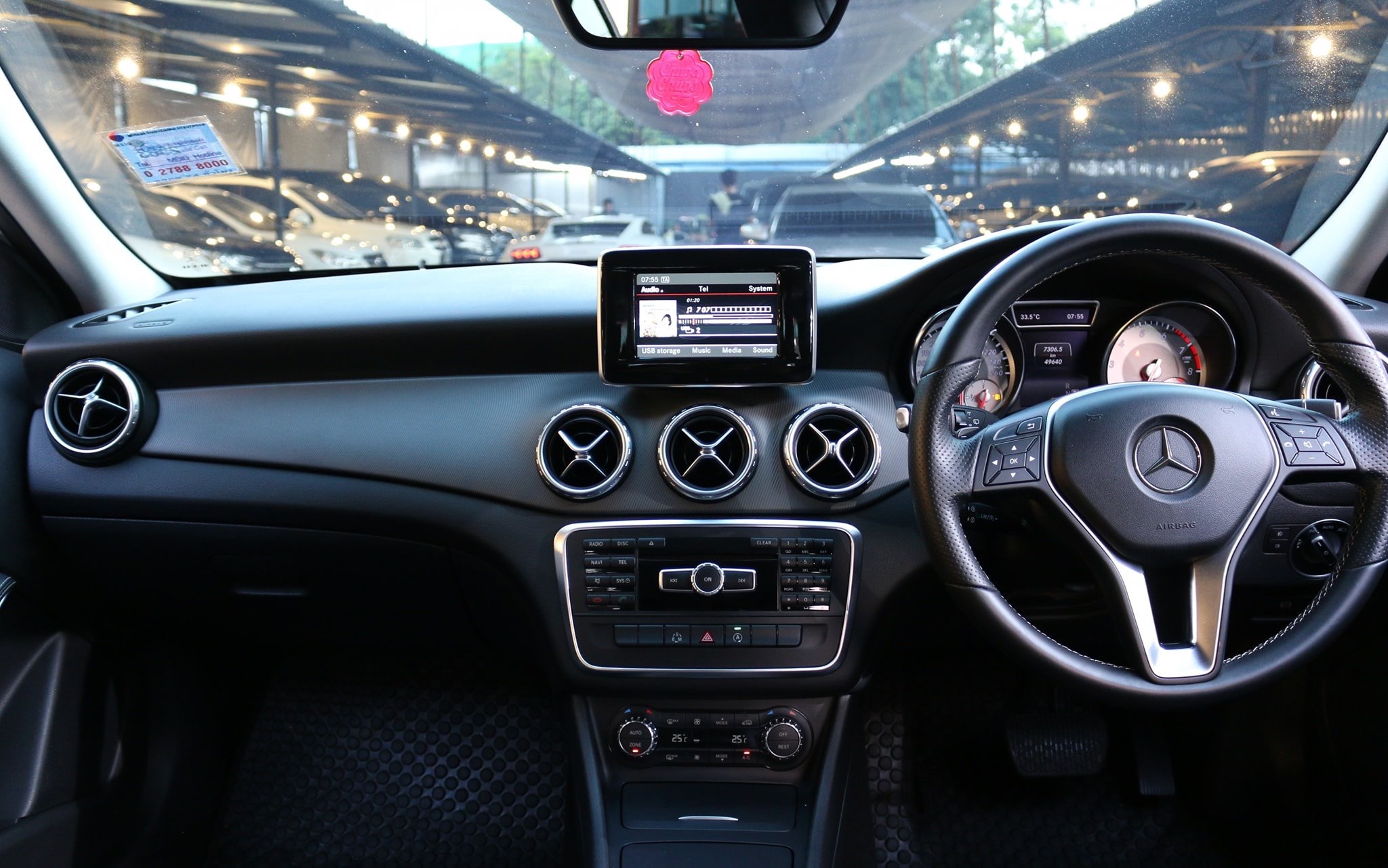 Mercedes-Benz GLA-Class X156 GLA200 ปี 2016 สีขาว (รูปที่ 8)