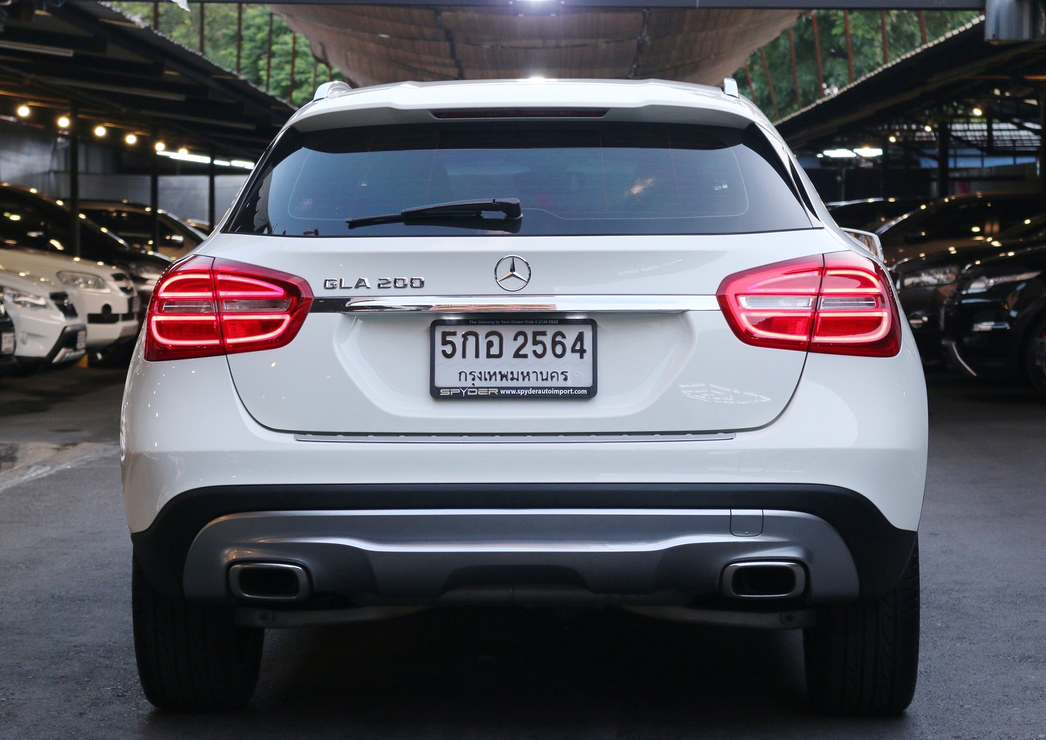 Mercedes-Benz GLA-Class X156 GLA200 ปี 2016 สีขาว (รูปที่ 6)