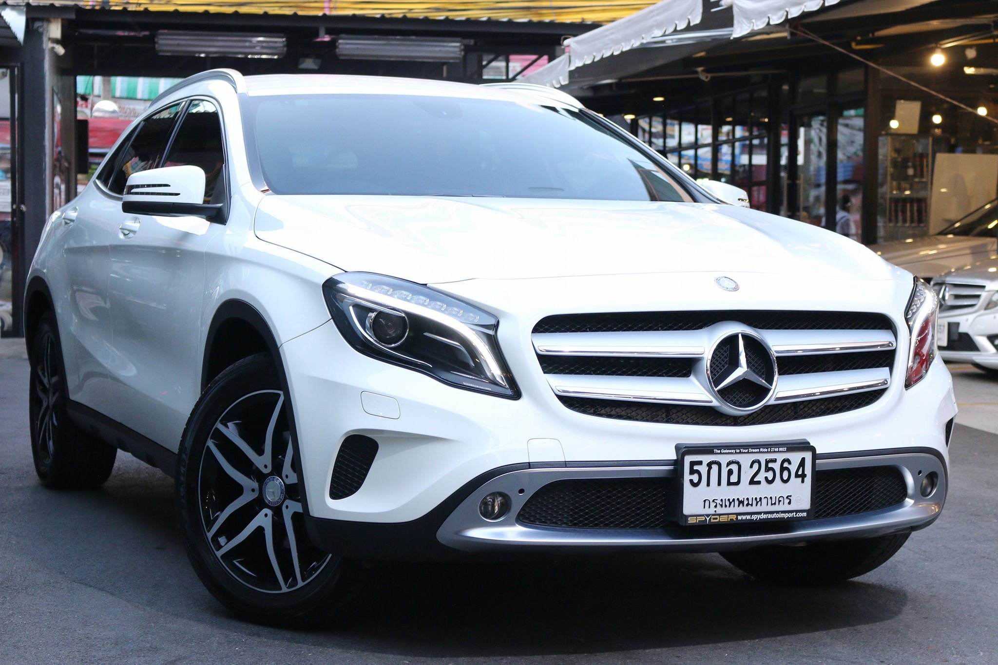 Mercedes-Benz GLA-Class X156 GLA200 ปี 2016 สีขาว (รูปที่ 2)