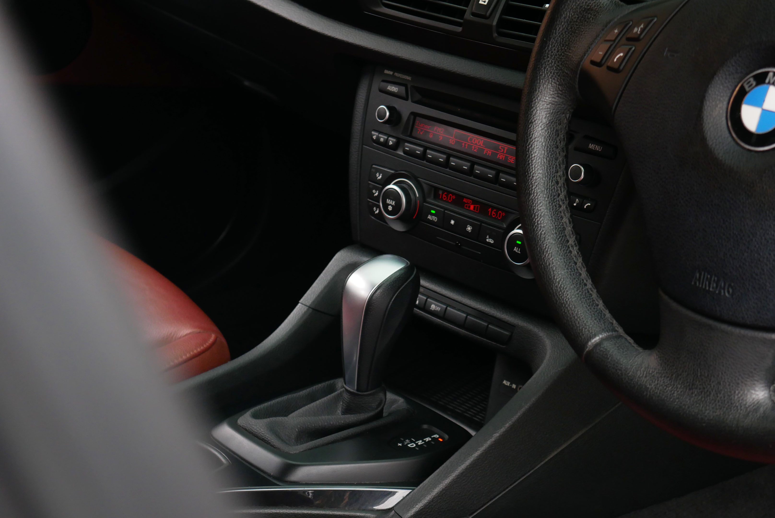 BMW X1 SDRIVE18I 2.0 AT ปี 2012 สีขาว (รูปที่ 7)