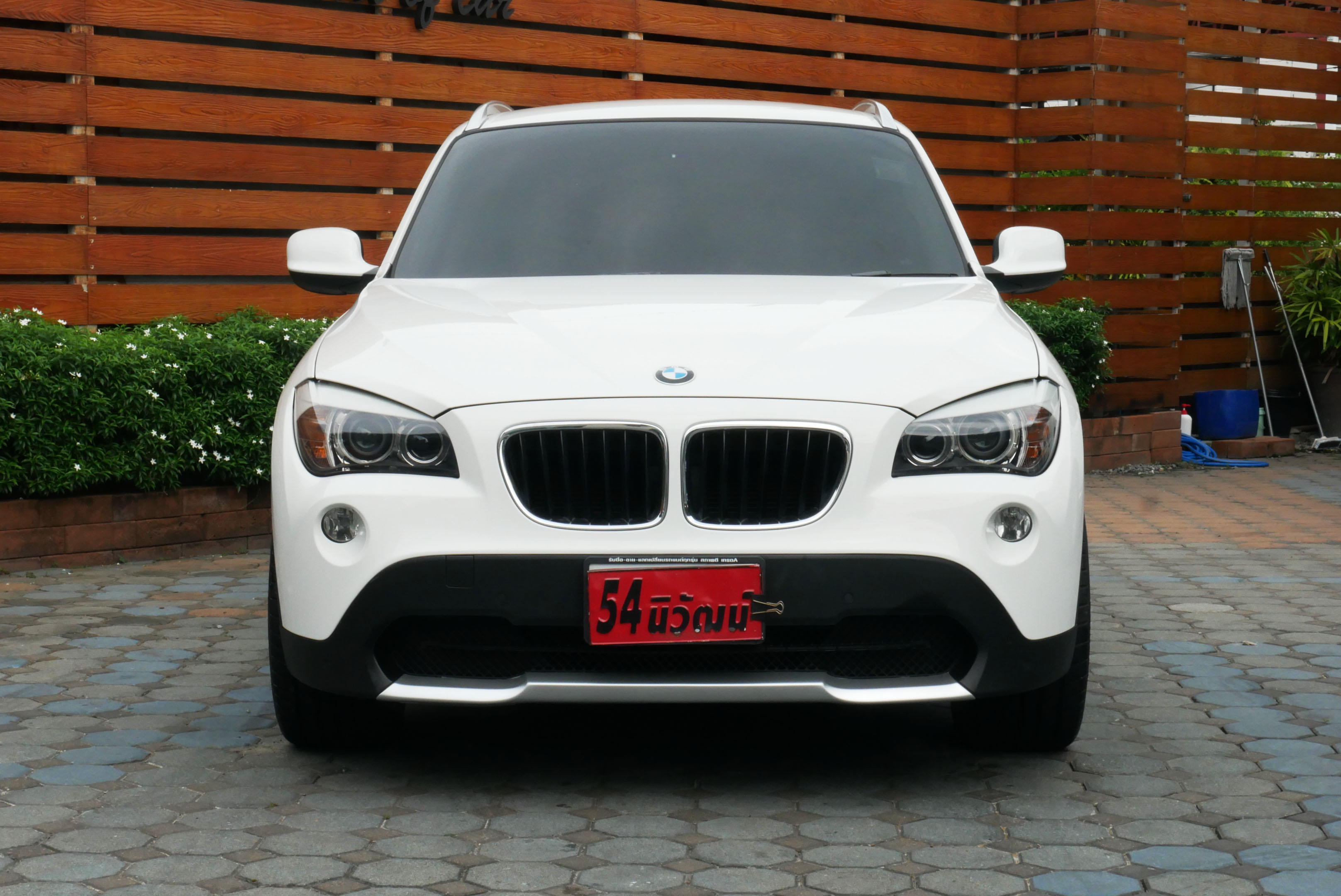 BMW X1 SDRIVE18I 2.0 AT ปี 2012 สีขาว (รูปที่ 2)