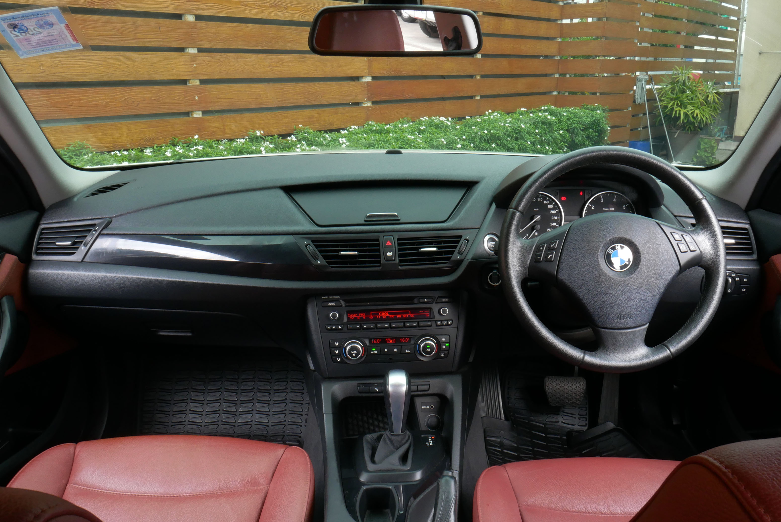 BMW X1 SDRIVE18I 2.0 AT ปี 2012 สีขาว (รูปที่ 6)