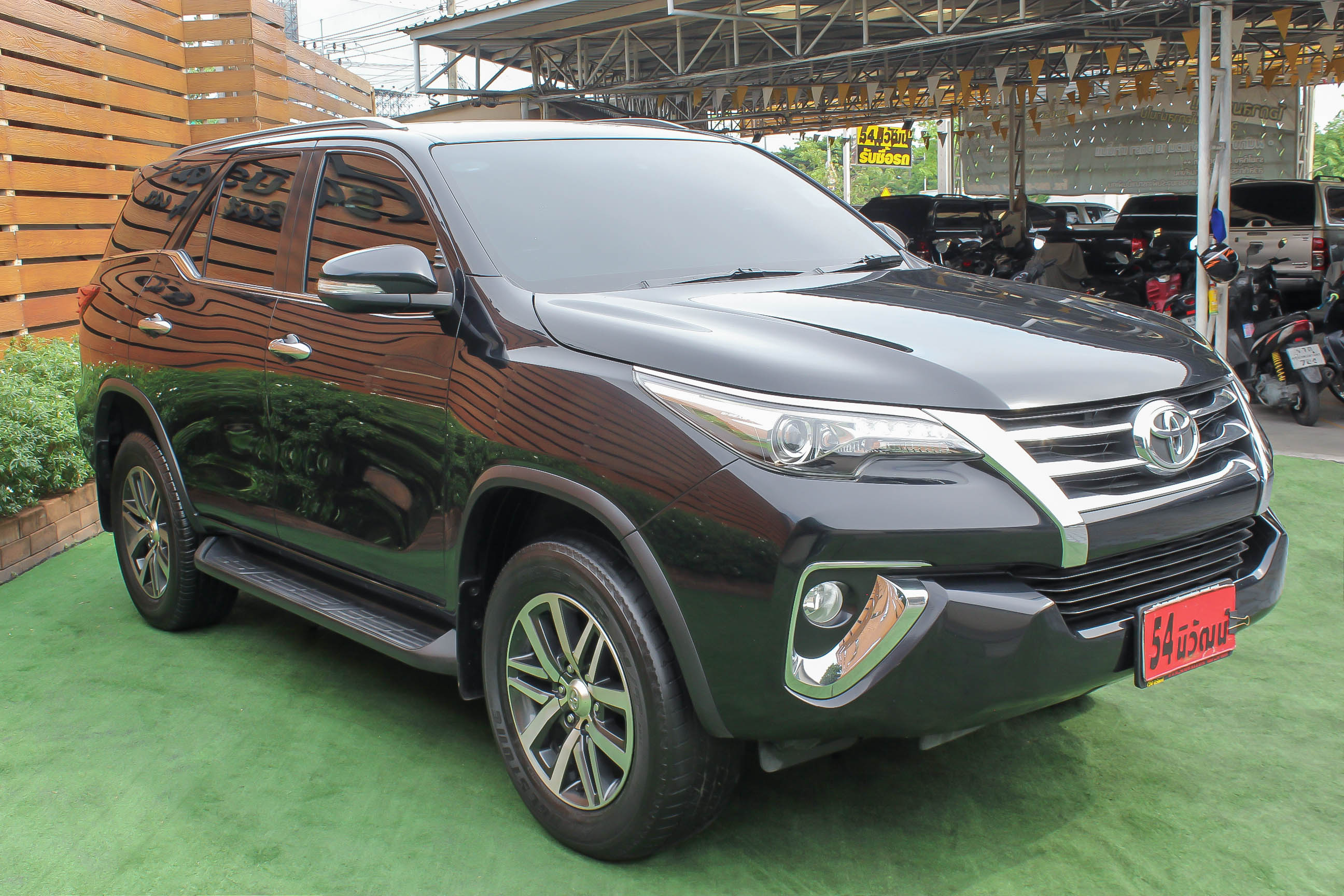 TOYOTA FORTUNER 2.8 V AT ปี 2016 สีดำ (รูปที่ 3)